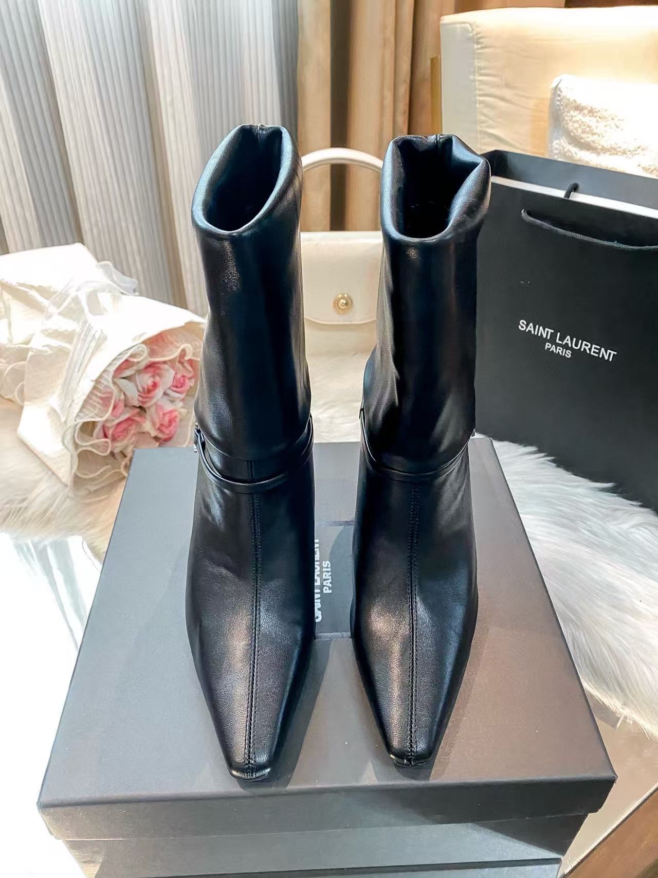 YSLのポインテッドハイヒールアンクルブーツ【50％割引+送料無料】