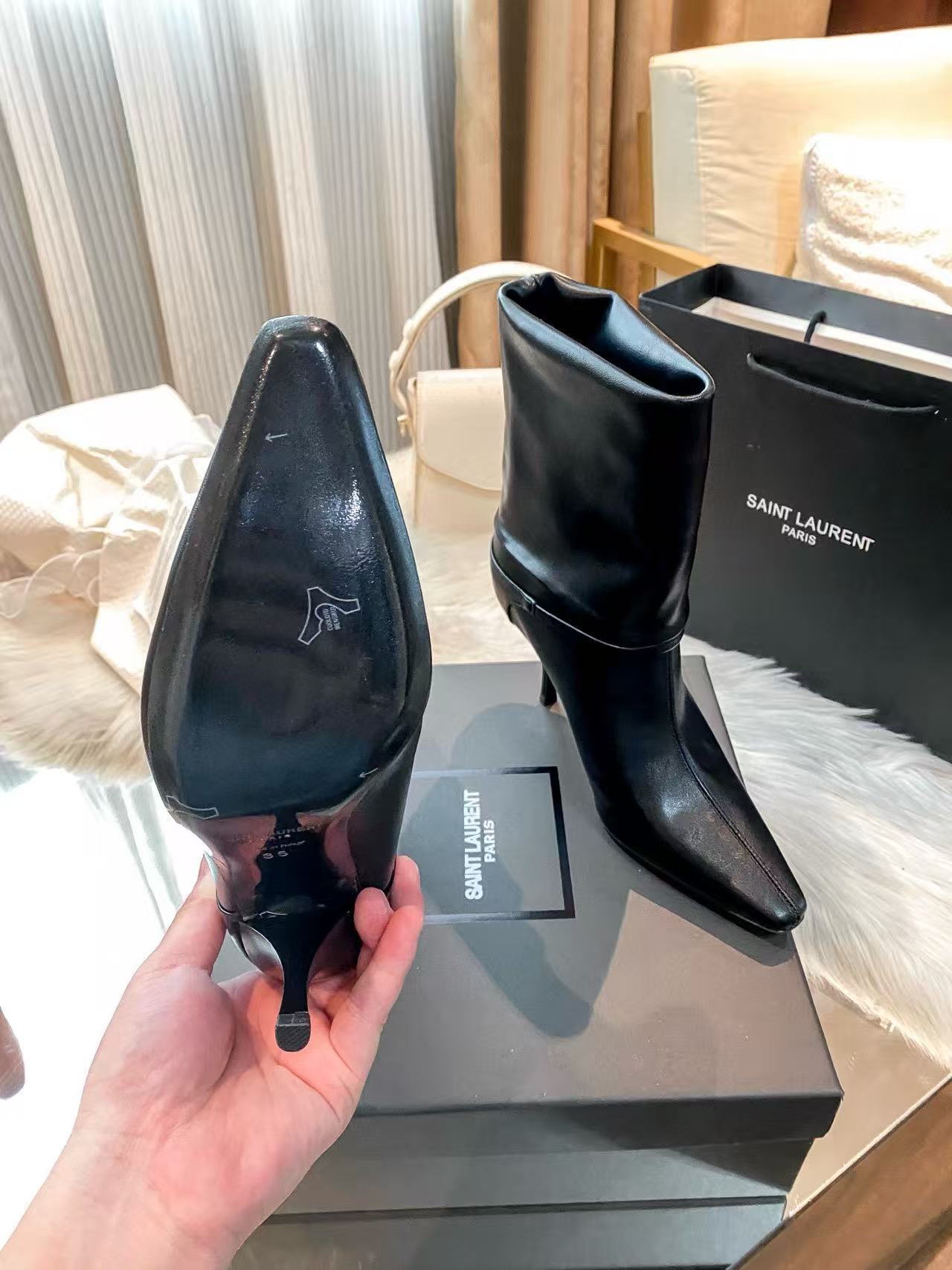 YSLのポインテッドハイヒールアンクルブーツ【50％割引+送料無料】