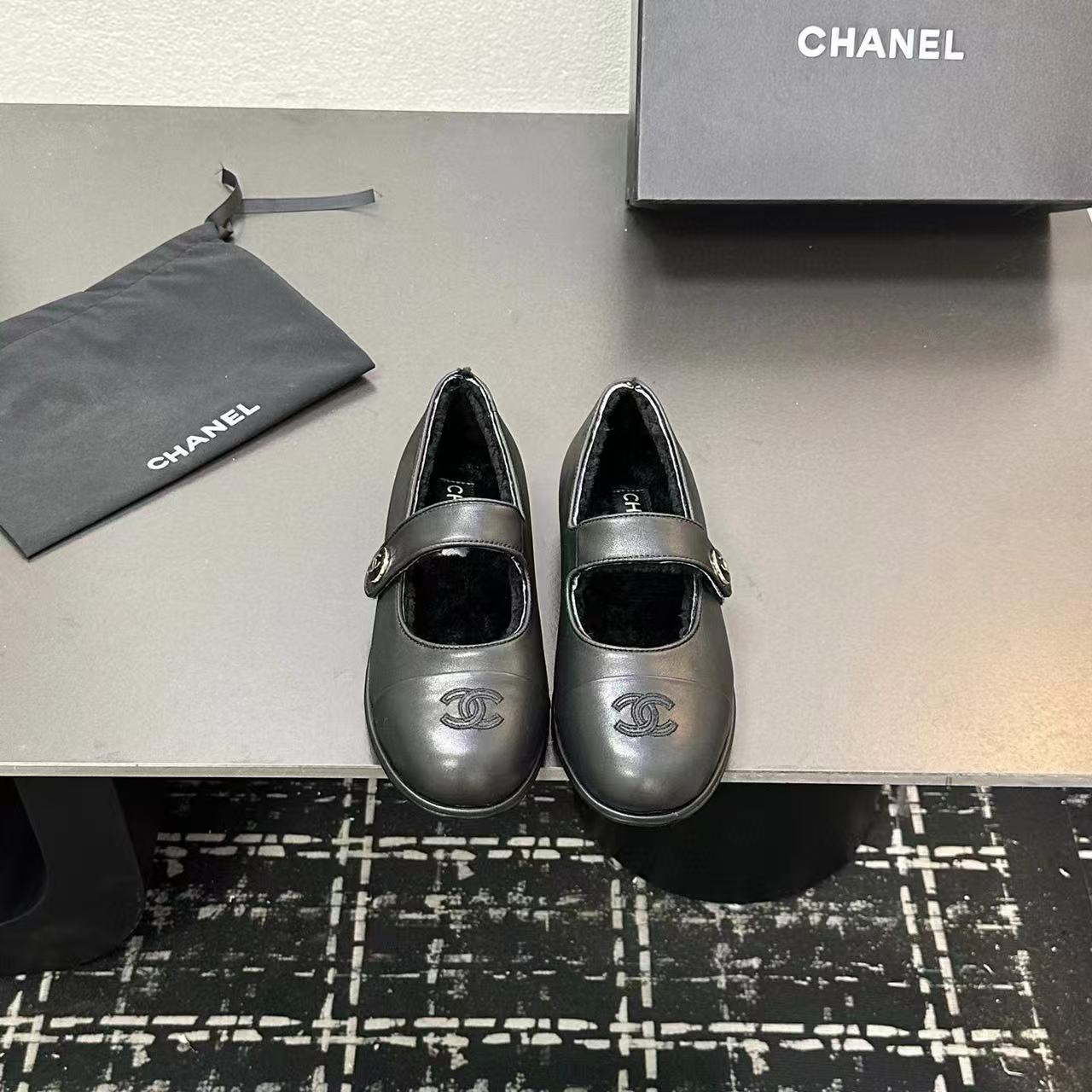 CHANE 1 ダブルC ラウンドトゥ フラットシューズ【50％割引+送料無料】