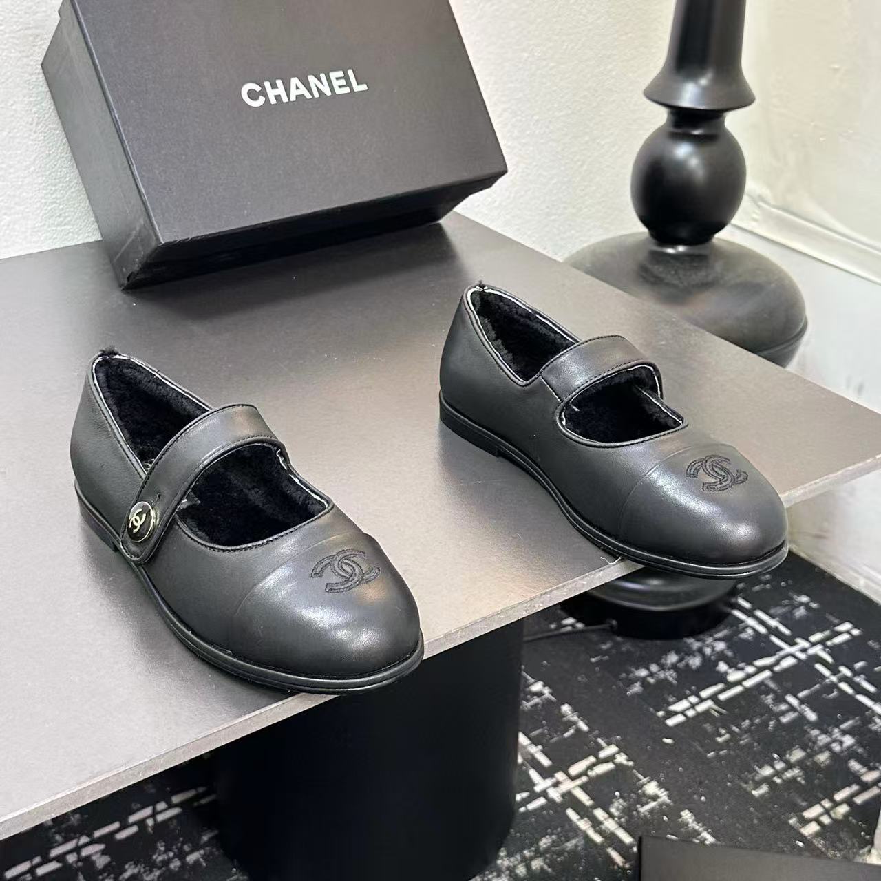 CHANE 1 ダブルC ラウンドトゥ フラットシューズ【50％割引+送料無料】