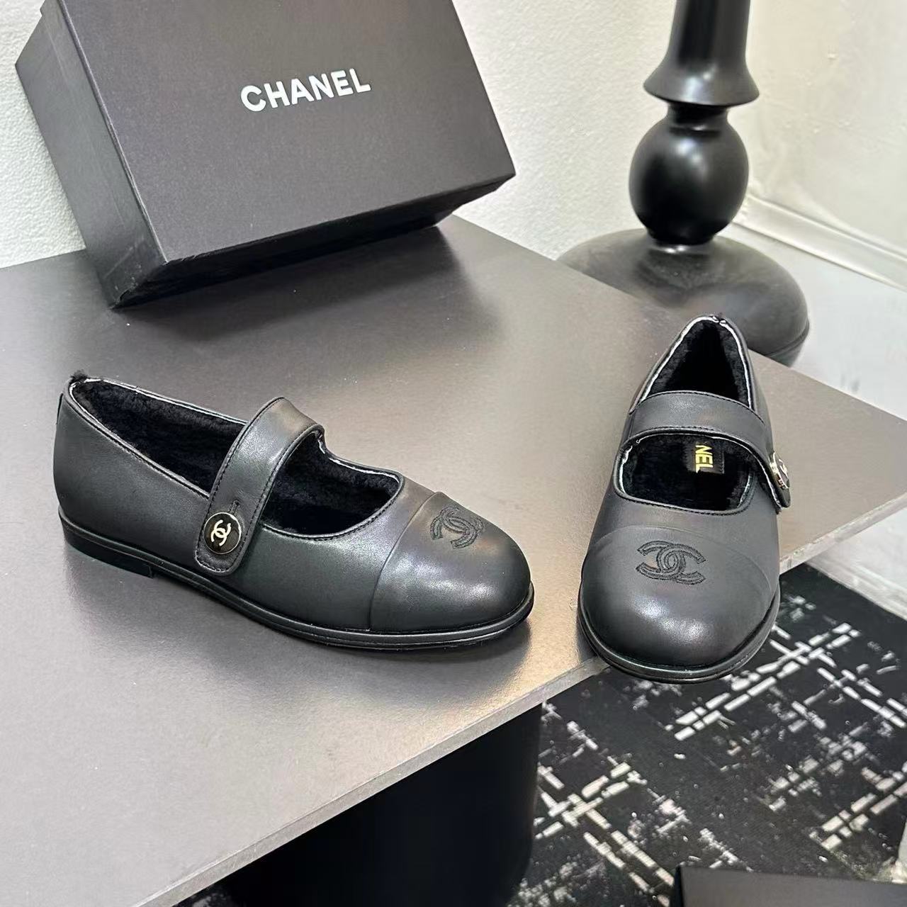 CHANE 1 ダブルC ラウンドトゥ フラットシューズ【50％割引+送料無料】