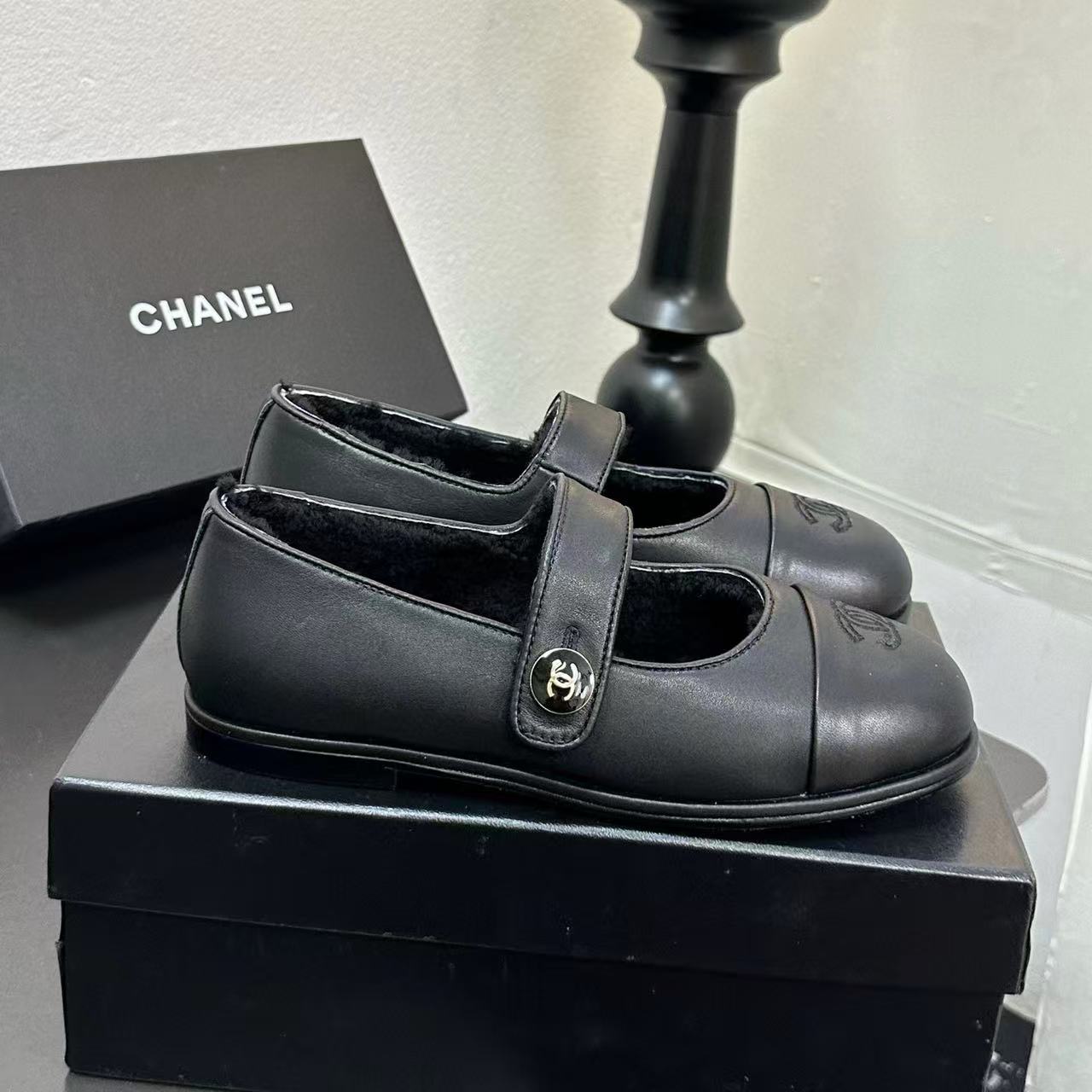 CHANE 1 ダブルC ラウンドトゥ フラットシューズ【50％割引+送料無料】