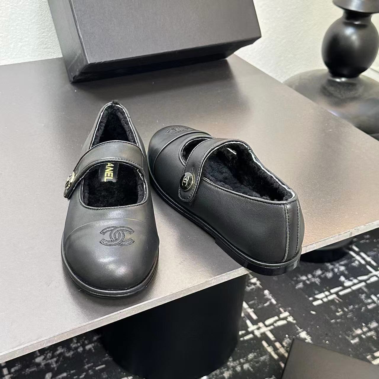 CHANE 1 ダブルC ラウンドトゥ フラットシューズ【50％割引+送料無料】