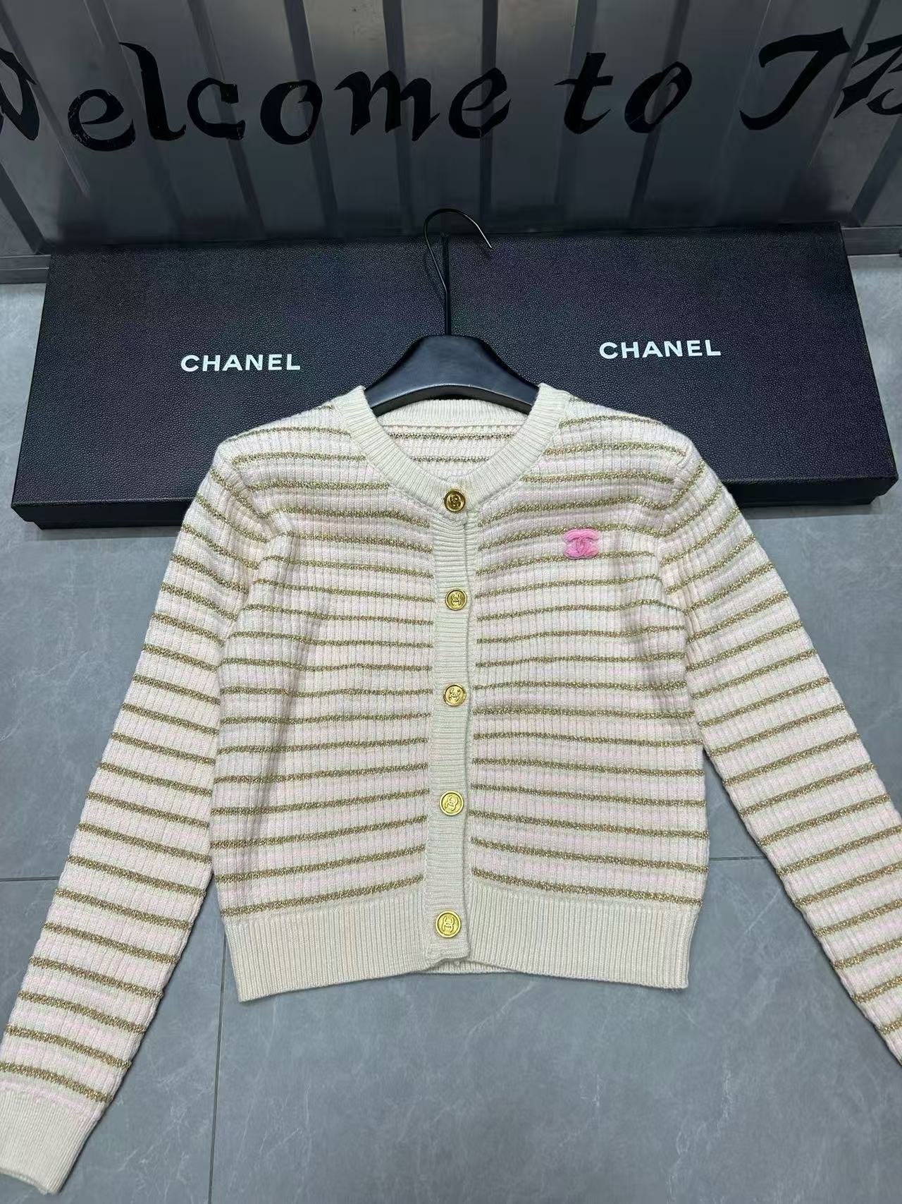 CHANE1 メタルボタン付きストライプウールカーディガン【50％割引+送料無料】