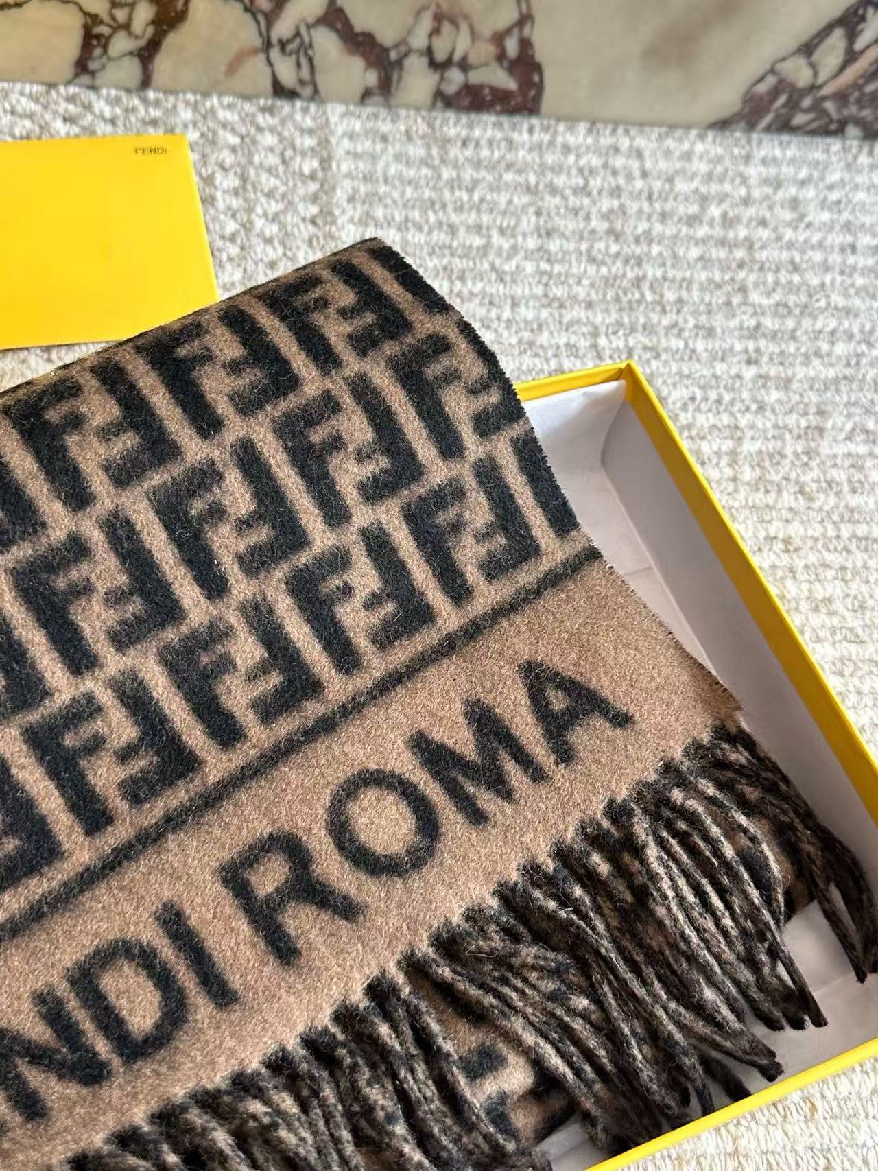 FEND1FF カシミアタッセルスカーフ【50％割引+送料無料】