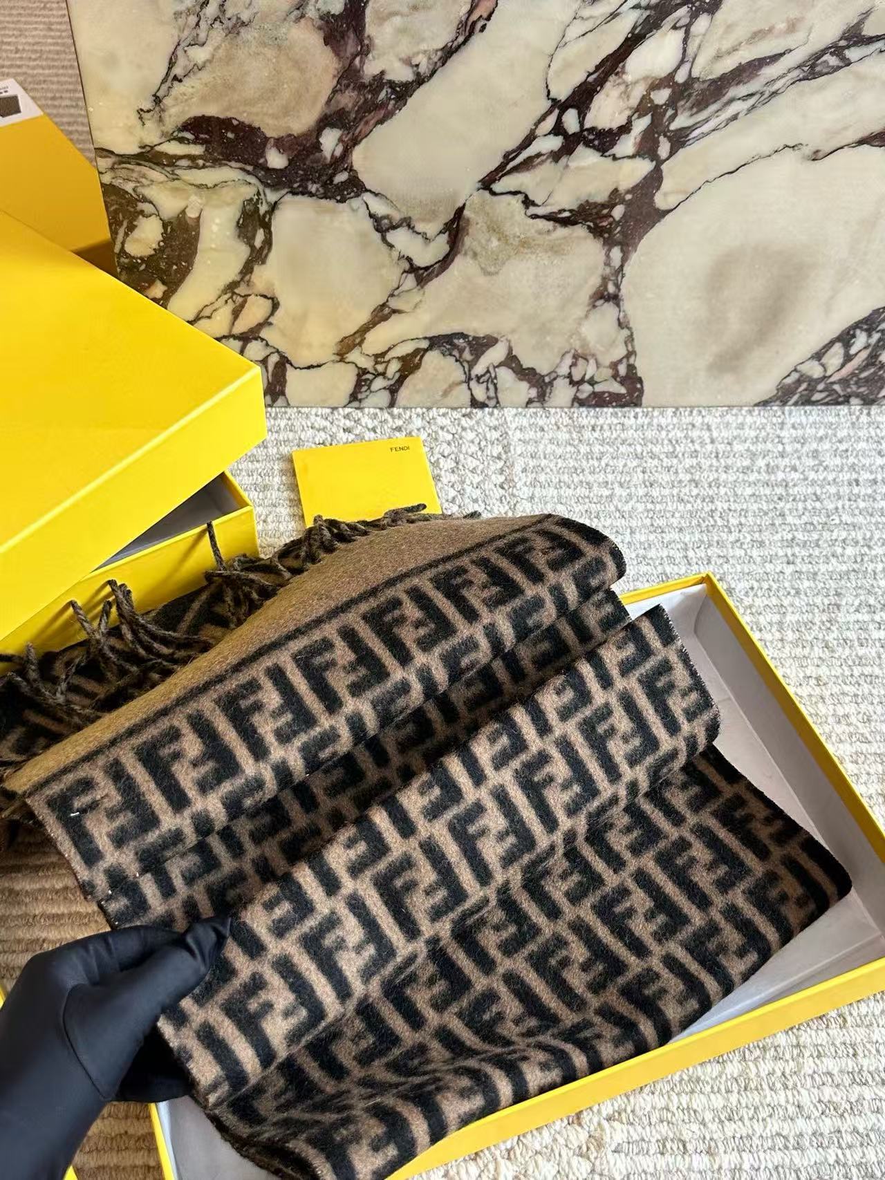 FEND1FF カシミアタッセルスカーフ【50％割引+送料無料】