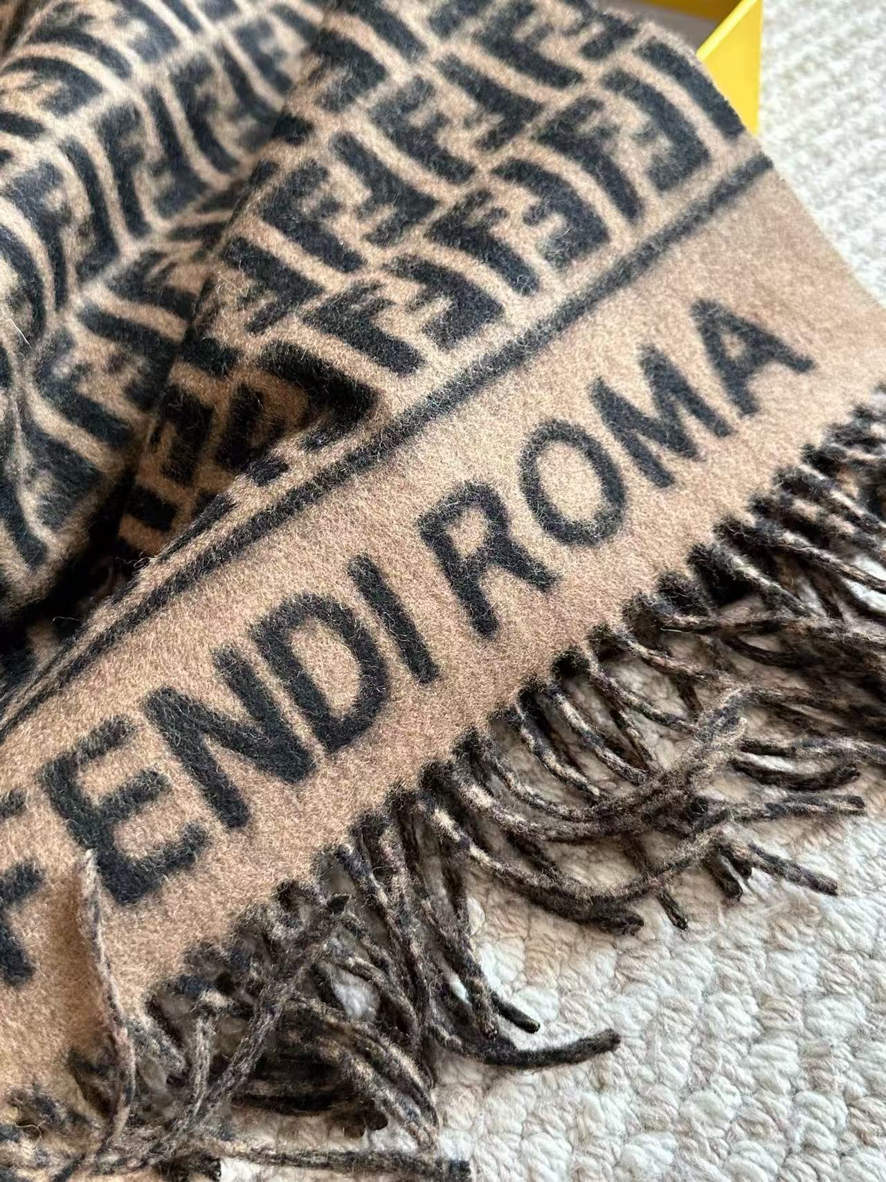 FEND1FF カシミアタッセルスカーフ【50％割引+送料無料】