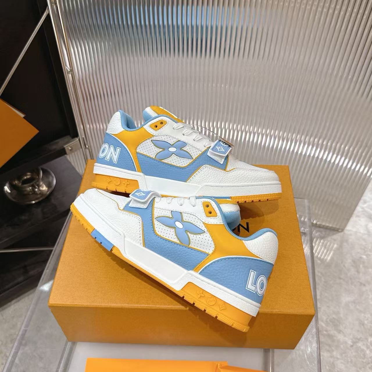 LVの高品質カジュアルシューズ【50％割引+送料無料】