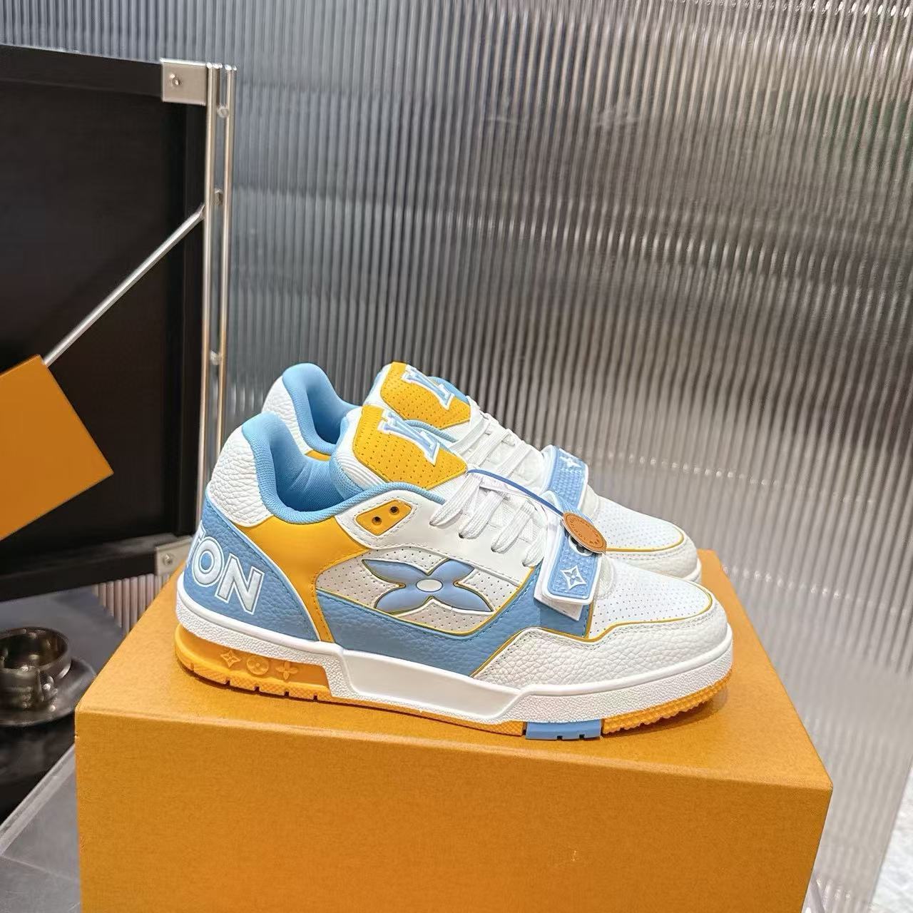 LVの高品質カジュアルシューズ【50％割引+送料無料】