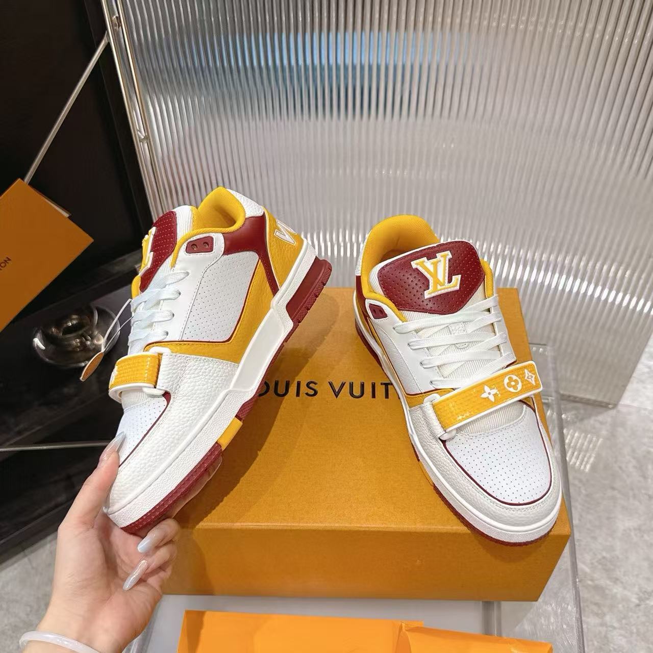 LVの高品質カジュアルシューズ【50％割引+送料無料】