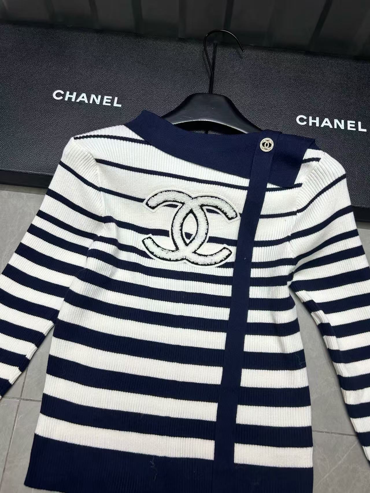 CHANE1 ダブルCストライプウールセーター【50％割引+送料無料】