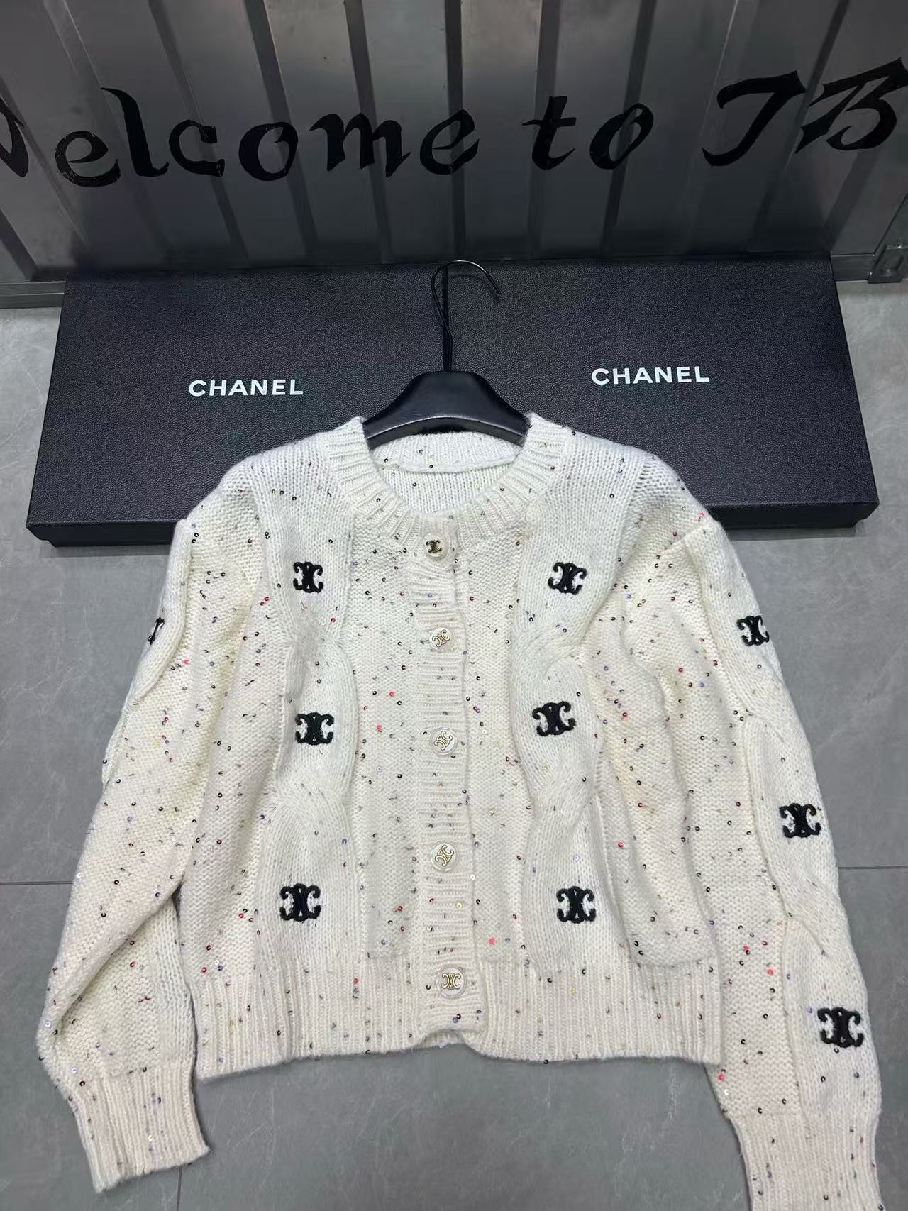 CEL1NE 凱旋門刺繍ウールカーディガン【50％割引+送料無料】