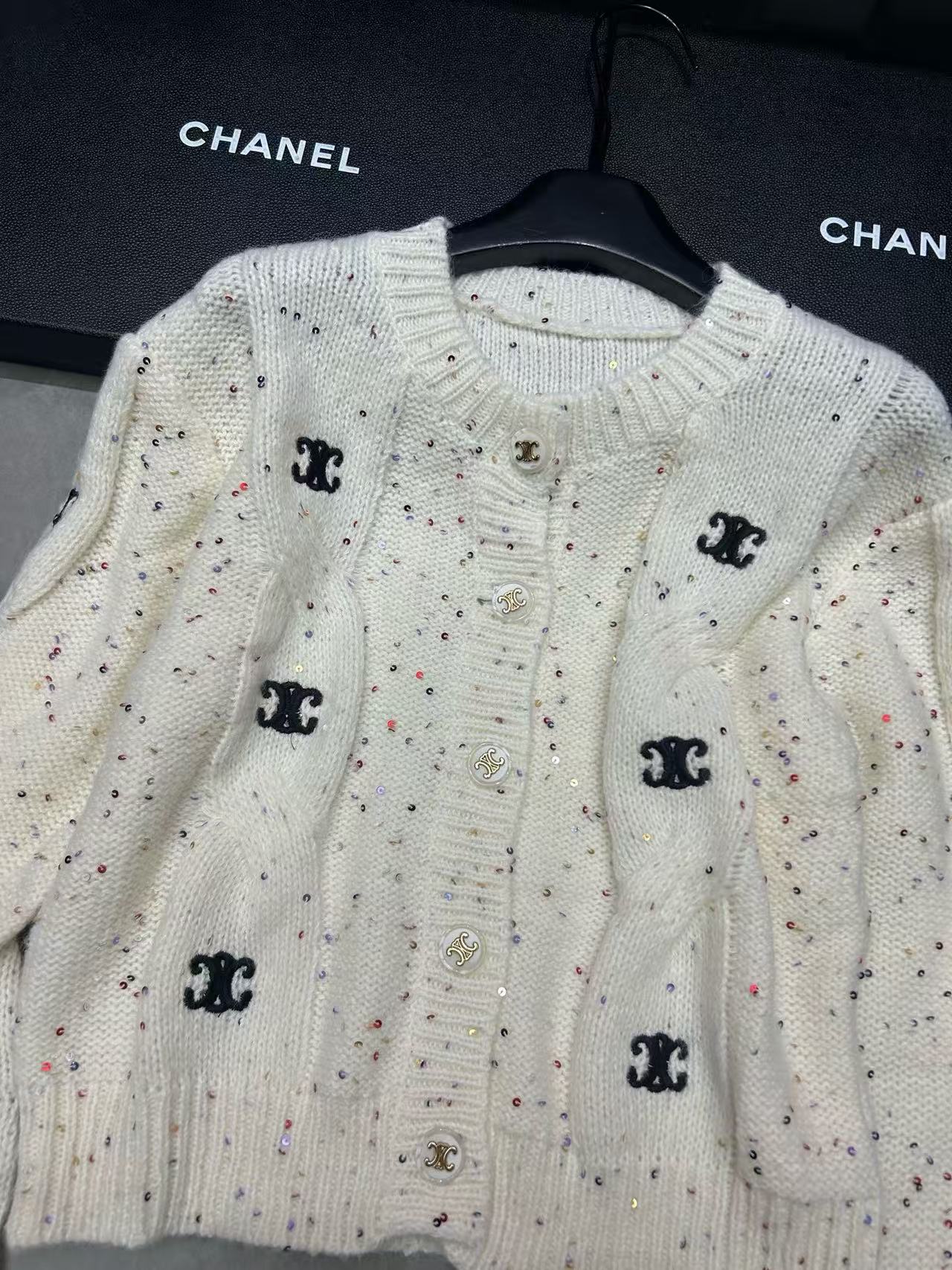 CEL1NE 凱旋門刺繍ウールカーディガン【50％割引+送料無料】