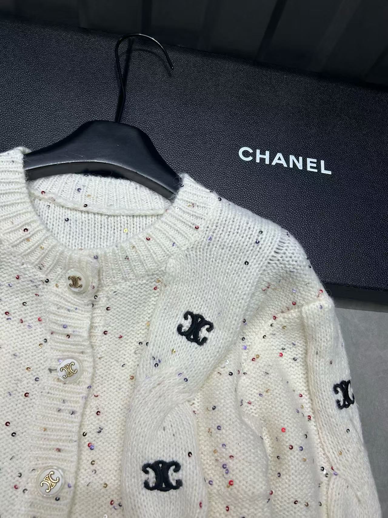 CEL1NE 凱旋門刺繍ウールカーディガン【50％割引+送料無料】