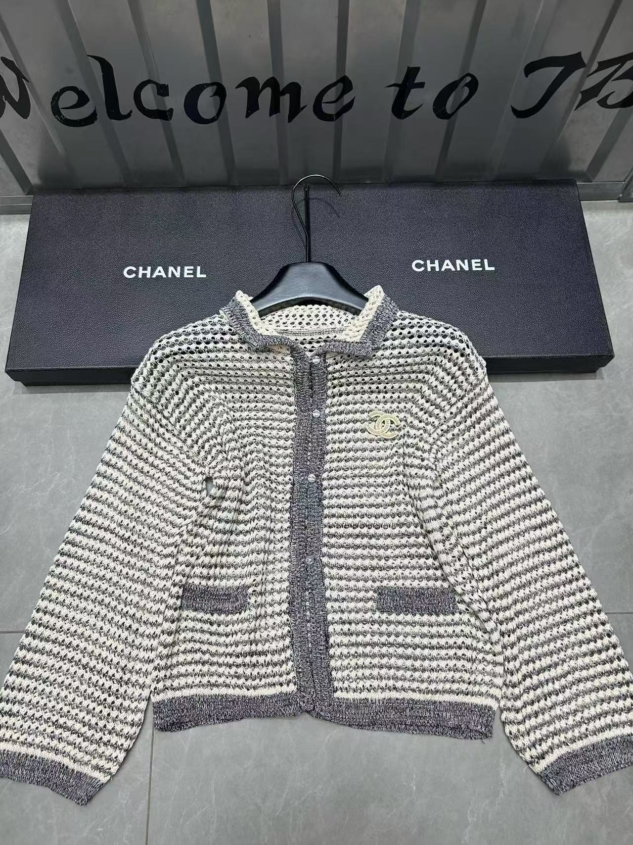 CHANE1 ブローチ付き中空カーディガン【50％割引+送料無料】