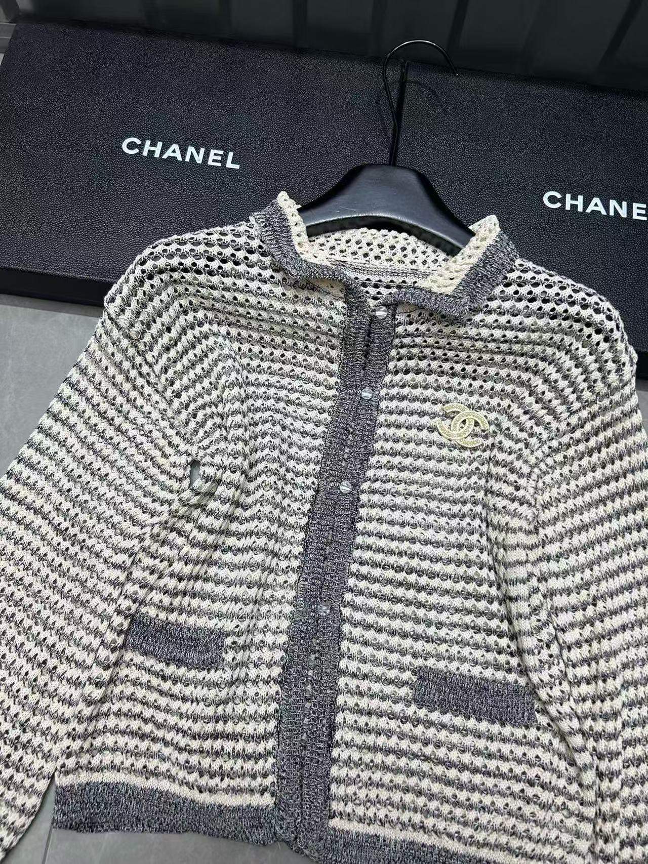 CHANE1 ブローチ付き中空カーディガン【50％割引+送料無料】