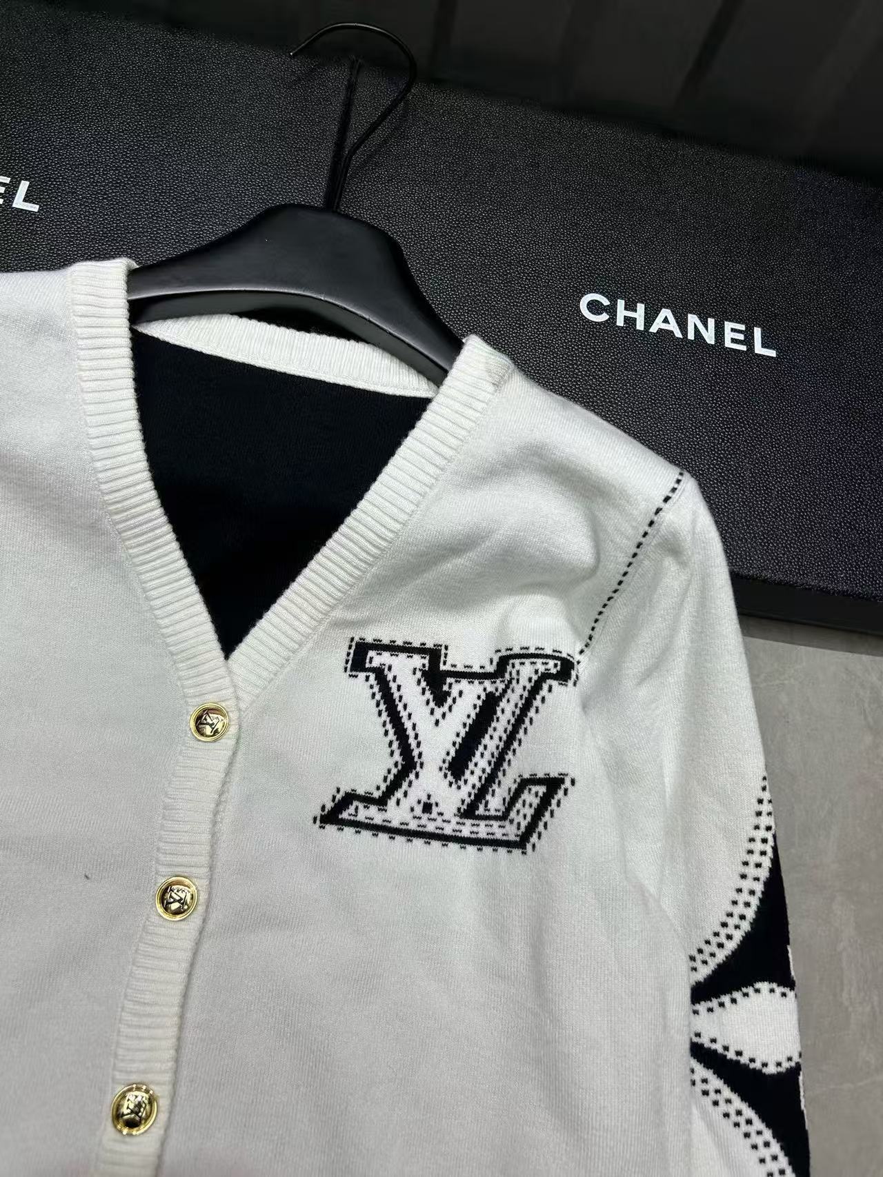 LVメタルボタンVネックカーディガン【50％割引+送料無料】