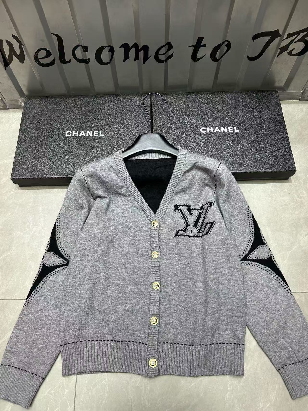LVメタルボタンVネックカーディガン【50％割引+送料無料】