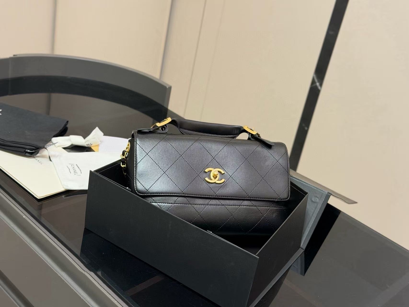 CHANE1 レザーチェーンフラップバッグ【50％割引+送料無料】