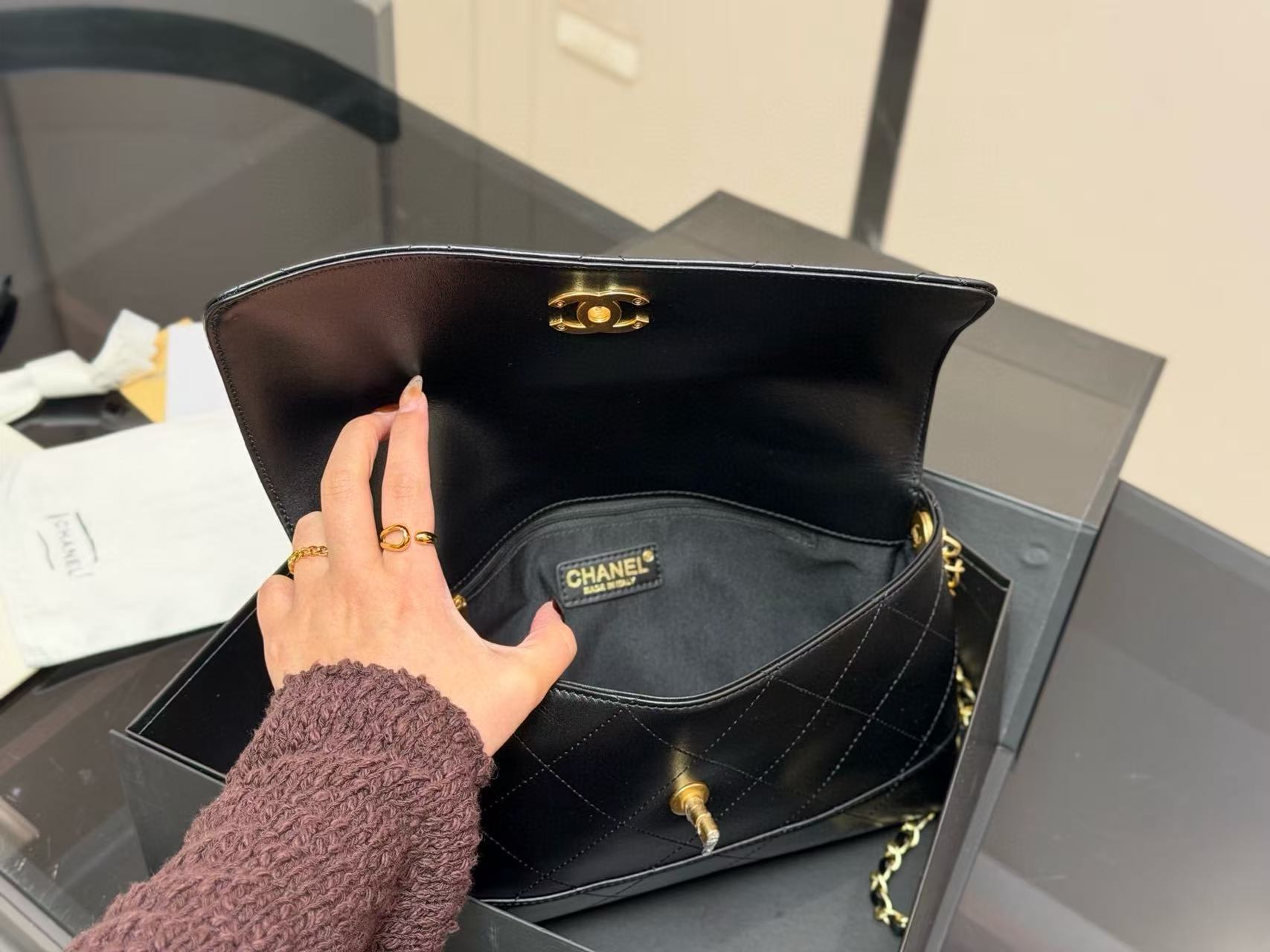 CHANE1 レザーチェーンフラップバッグ【50％割引+送料無料】