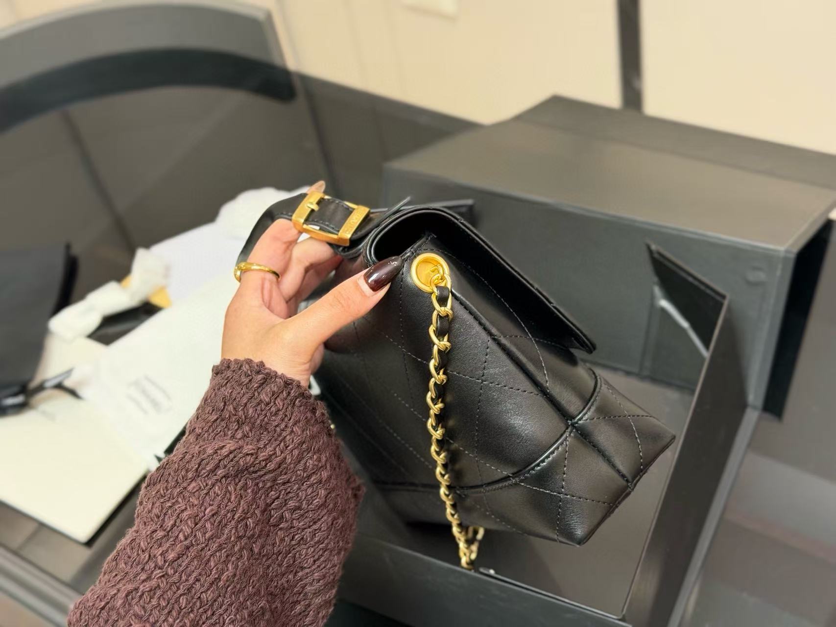 CHANE1 レザーチェーンフラップバッグ【50％割引+送料無料】