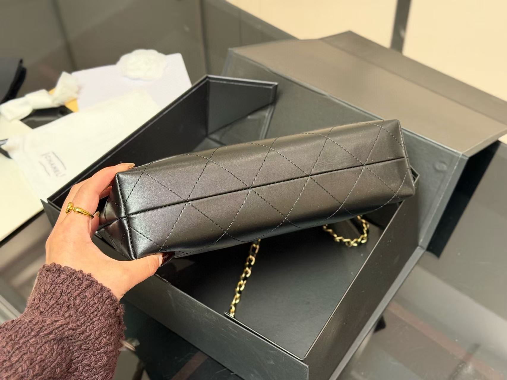 CHANE1 レザーチェーンフラップバッグ【50％割引+送料無料】