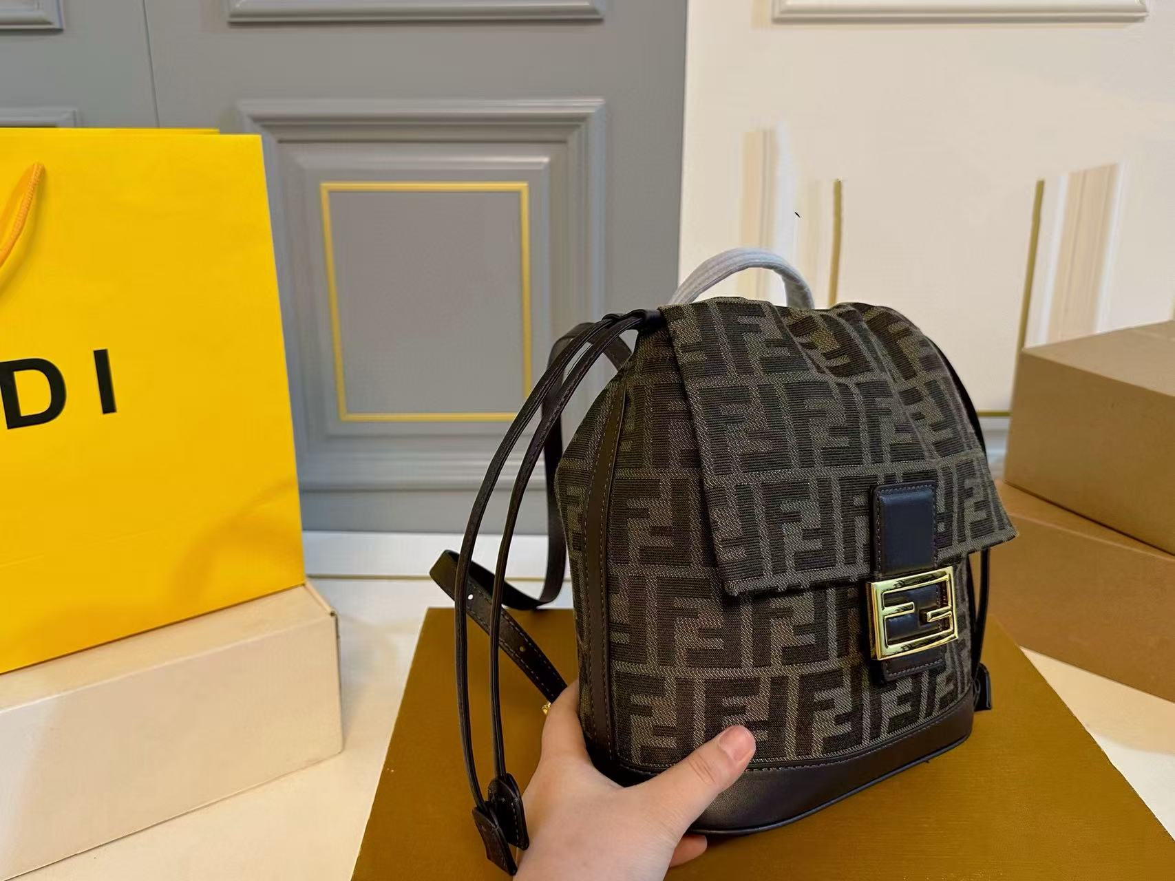 FEND1FFモノグラムバックパック【50％割引+送料無料】