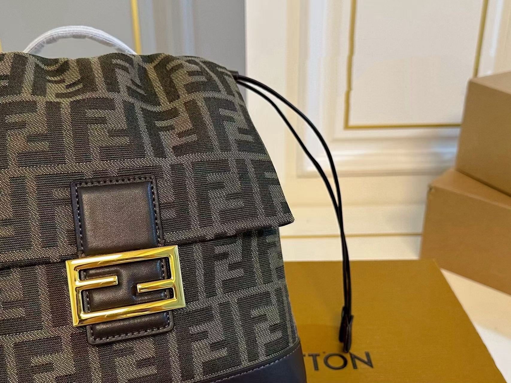 FEND1FFモノグラムバックパック【50％割引+送料無料】