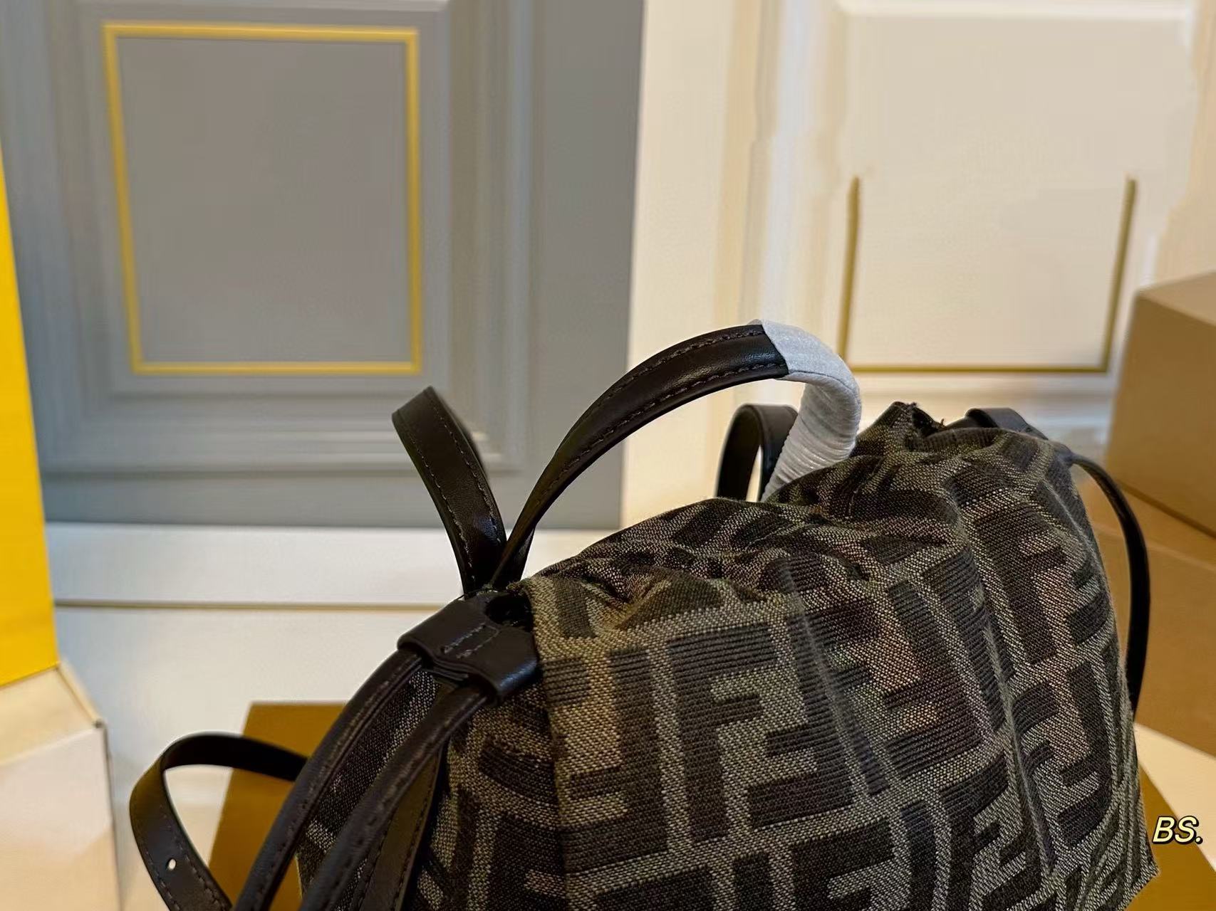 FEND1FFモノグラムバックパック【50％割引+送料無料】