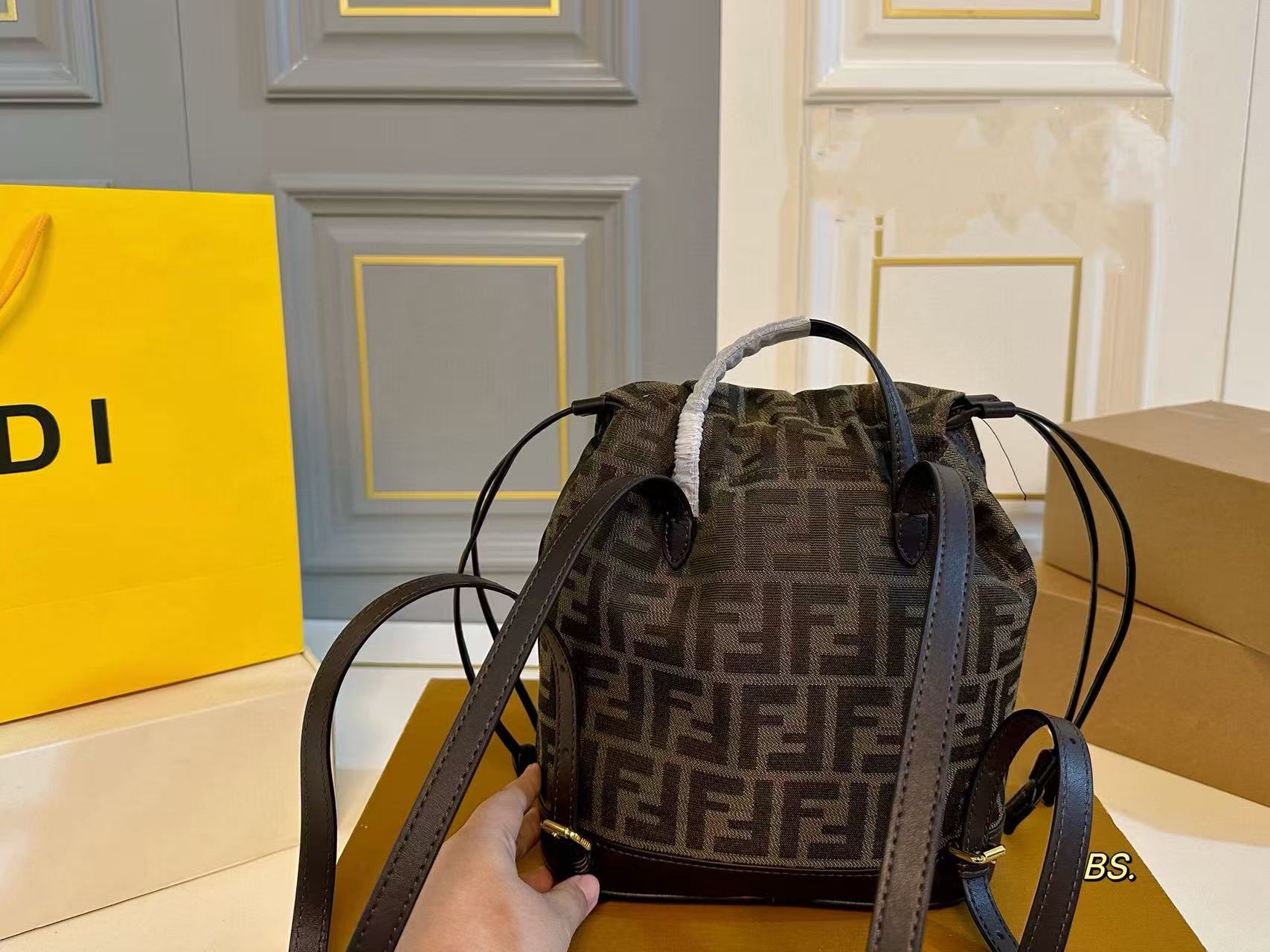 FEND1FFモノグラムバックパック【50％割引+送料無料】