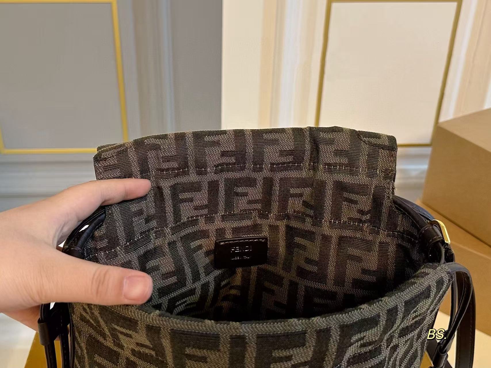 FEND1FFモノグラムバックパック【50％割引+送料無料】