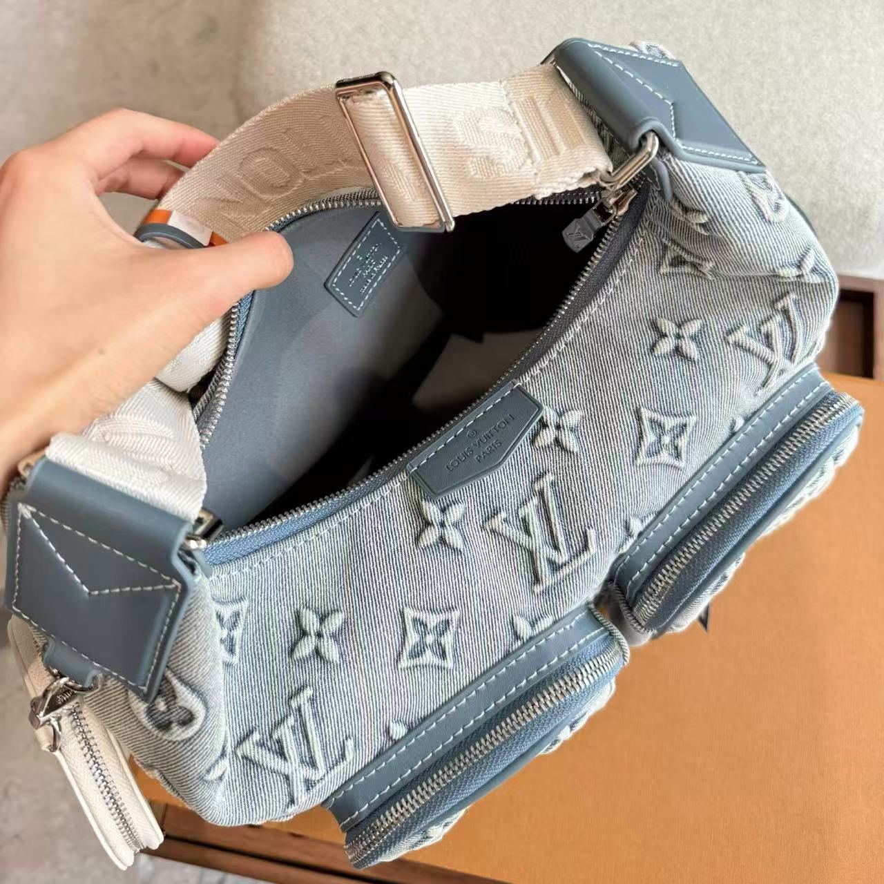 LVエンボスデニムクロスボディバッグ【50％割引+送料無料】