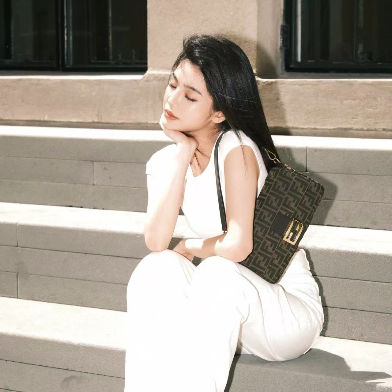 FEND1 バゲット アンダーアームバッグ【50％割引+送料無料】