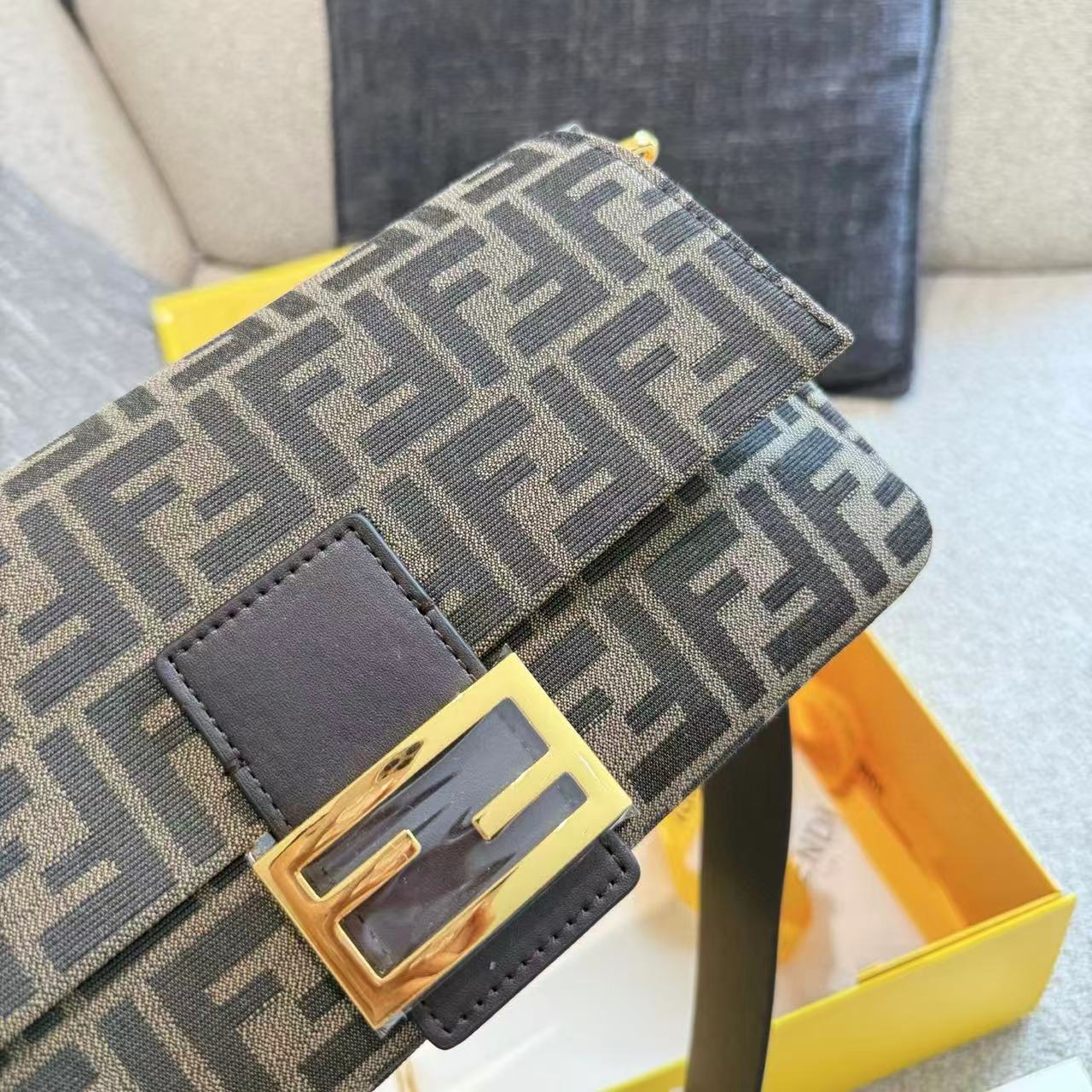 FEND1 バゲット アンダーアームバッグ【50％割引+送料無料】