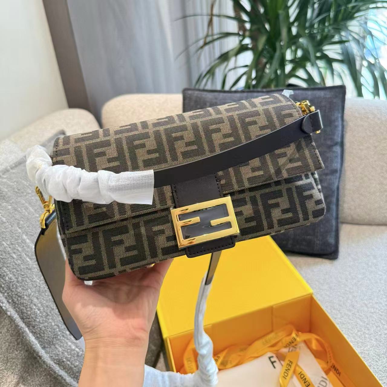 FEND1 バゲット アンダーアームバッグ【50％割引+送料無料】