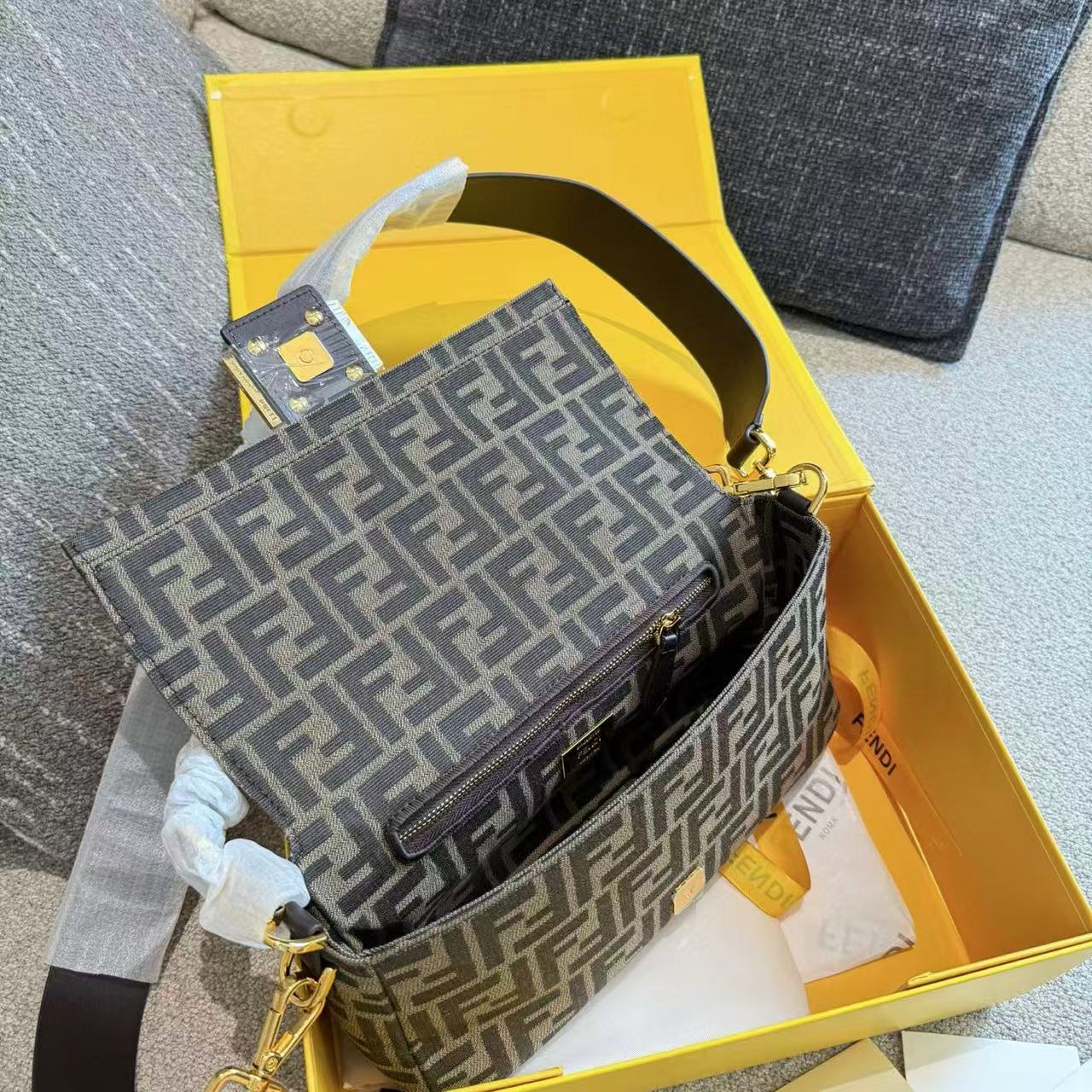 FEND1 バゲット アンダーアームバッグ【50％割引+送料無料】