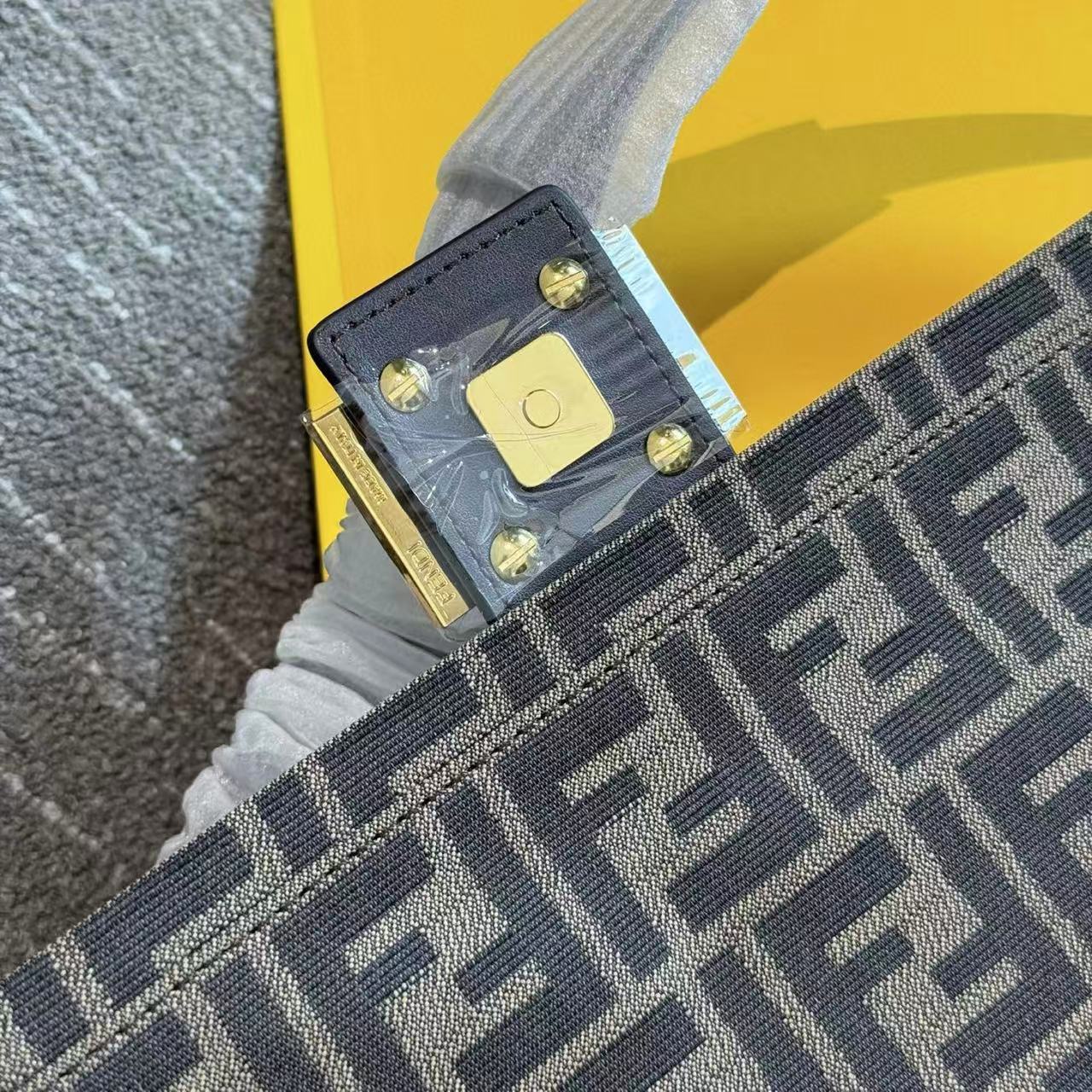 FEND1 バゲット アンダーアームバッグ【50％割引+送料無料】