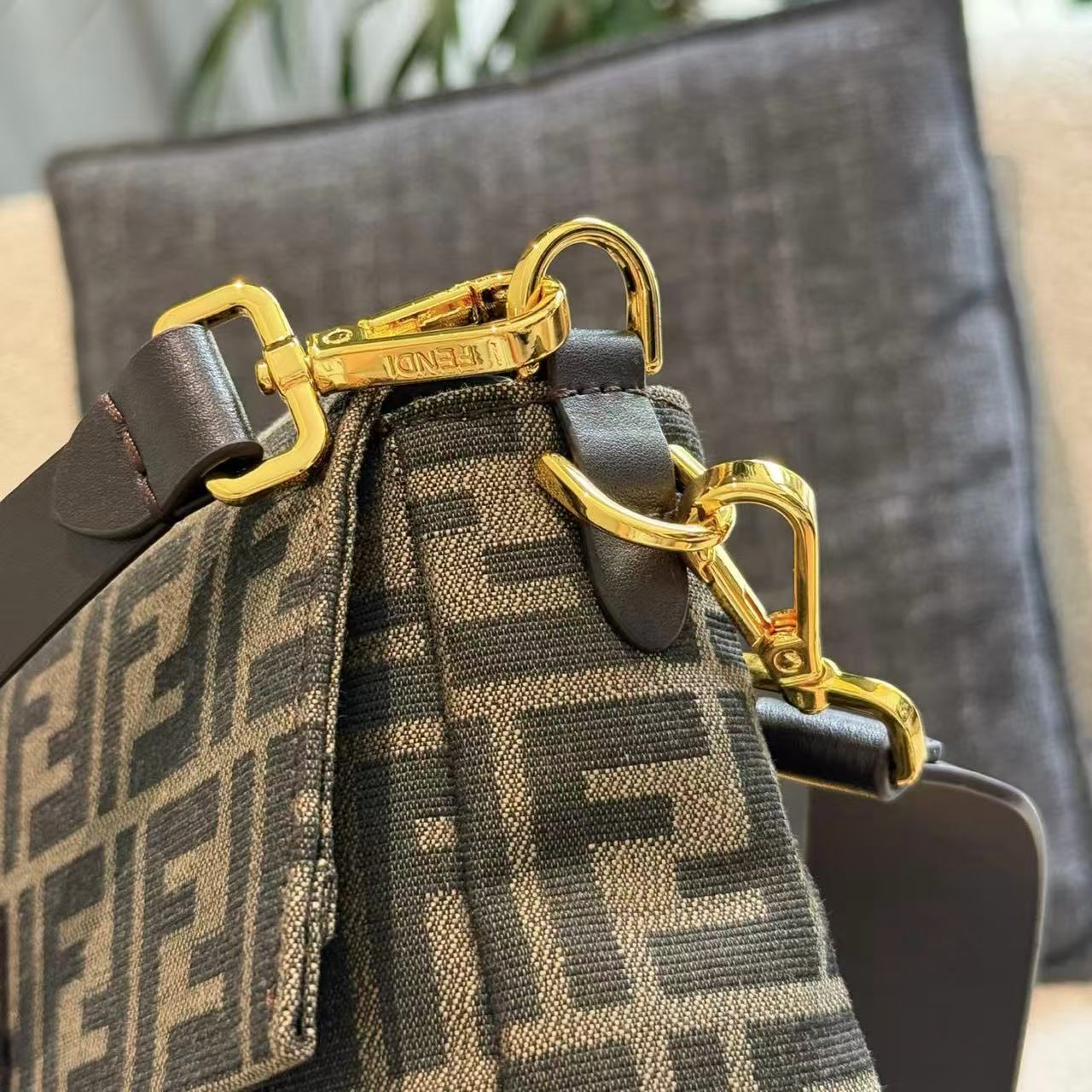 FEND1 バゲット アンダーアームバッグ【50％割引+送料無料】