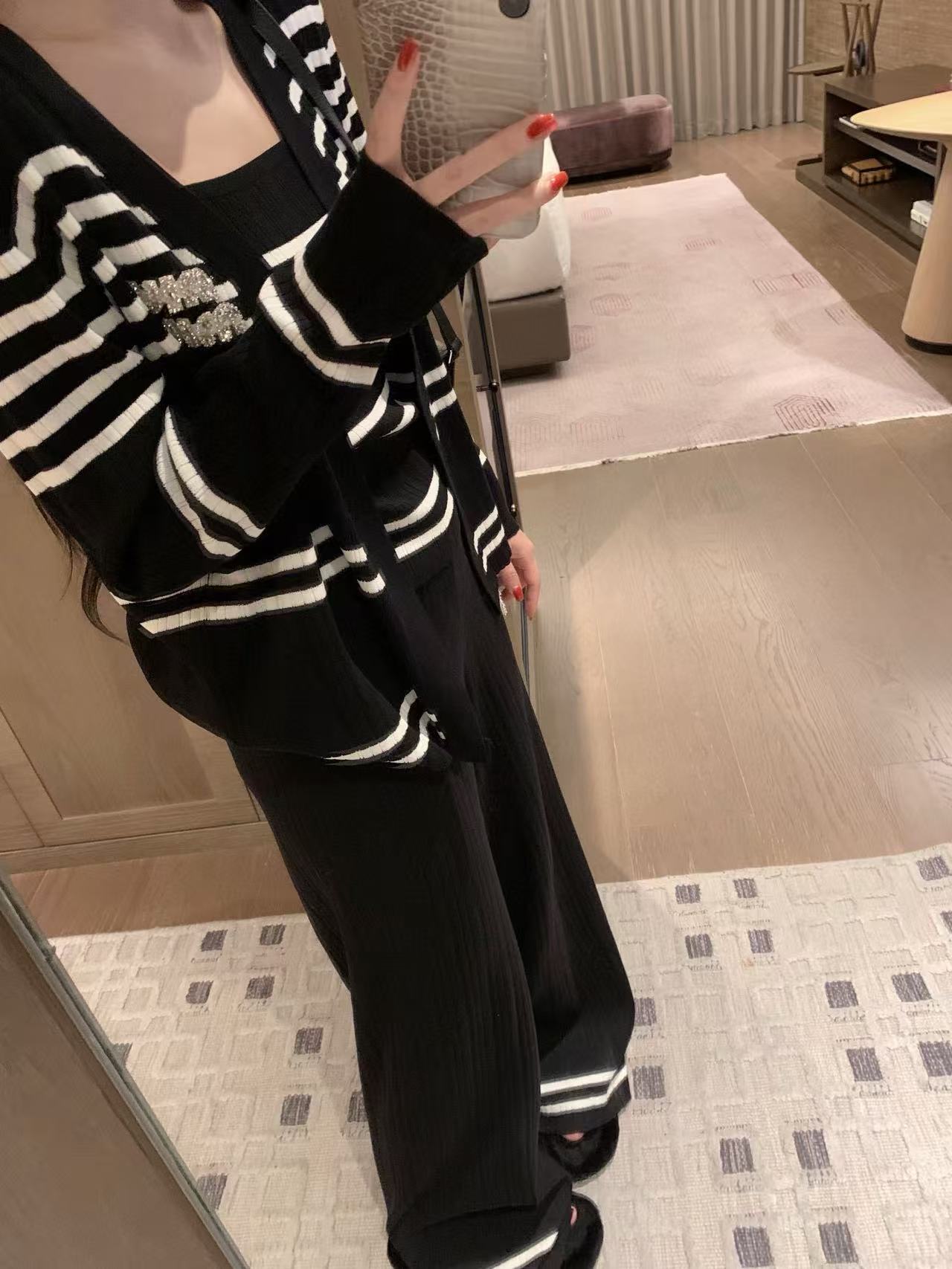 M1UM1U ウールベスト + カーディガン + パンツ 3点セット【50％割引+送料無料】