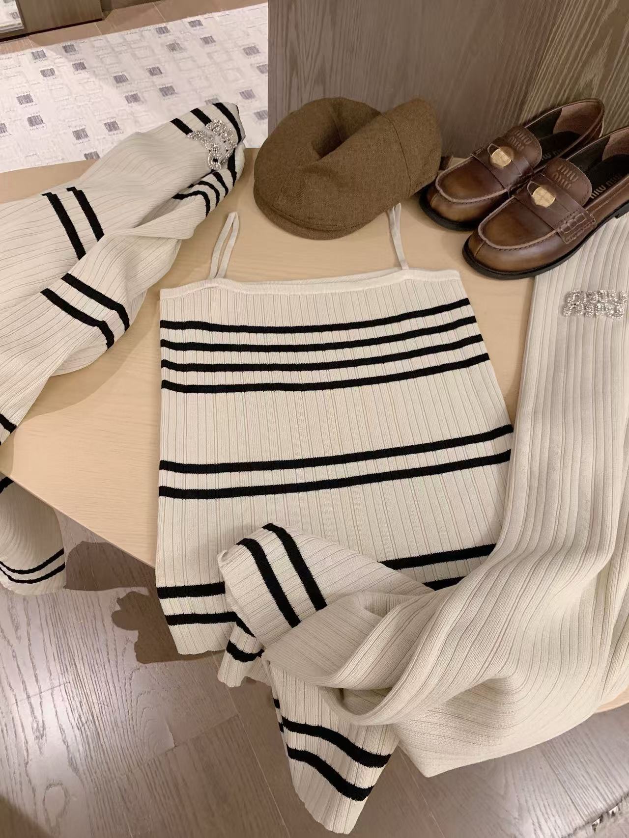 M1UM1U ウールベスト + カーディガン + パンツ 3点セット【50％割引+送料無料】