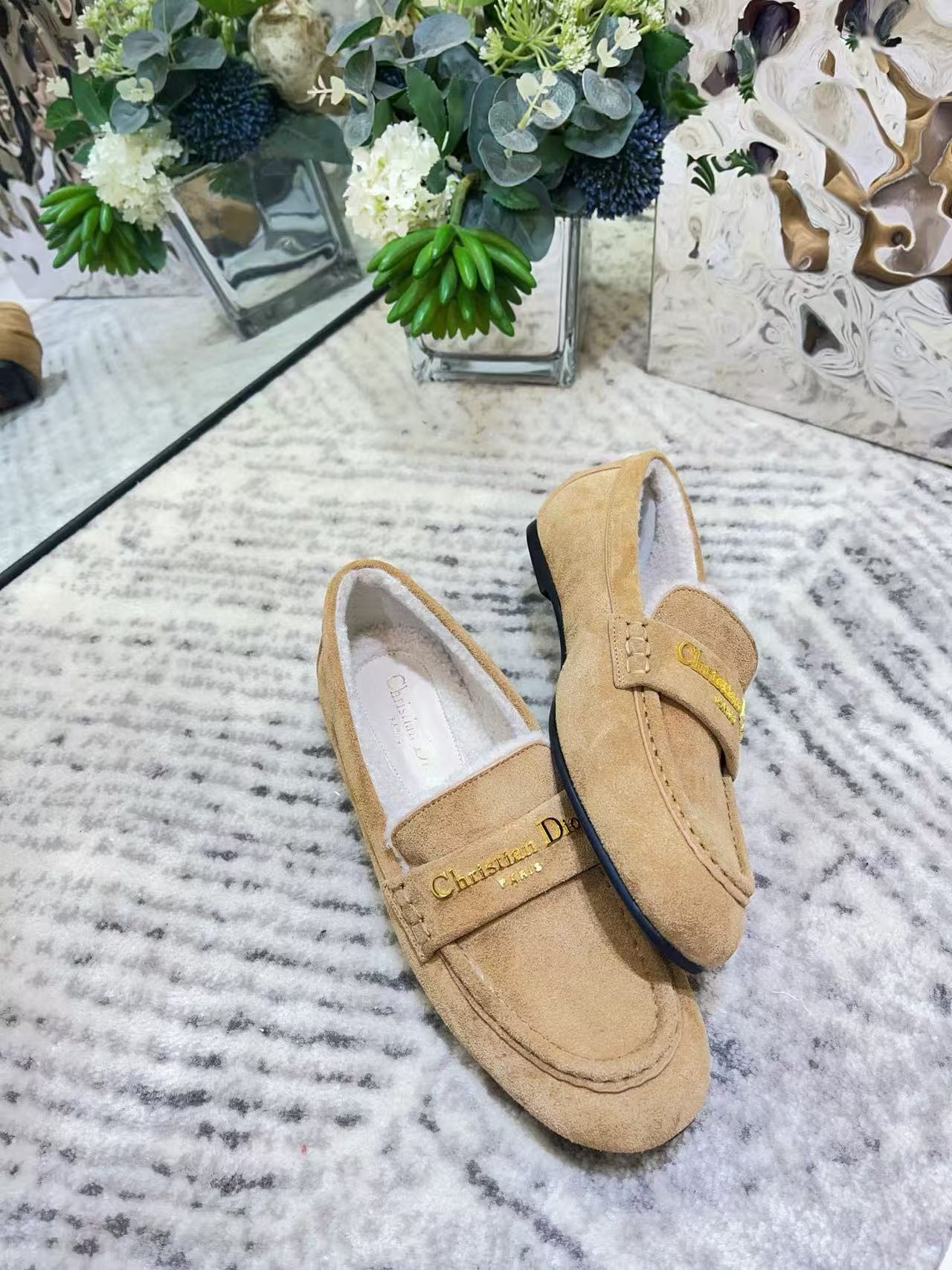 DI0Rの高品質スエードローファー【50％割引+送料無料】