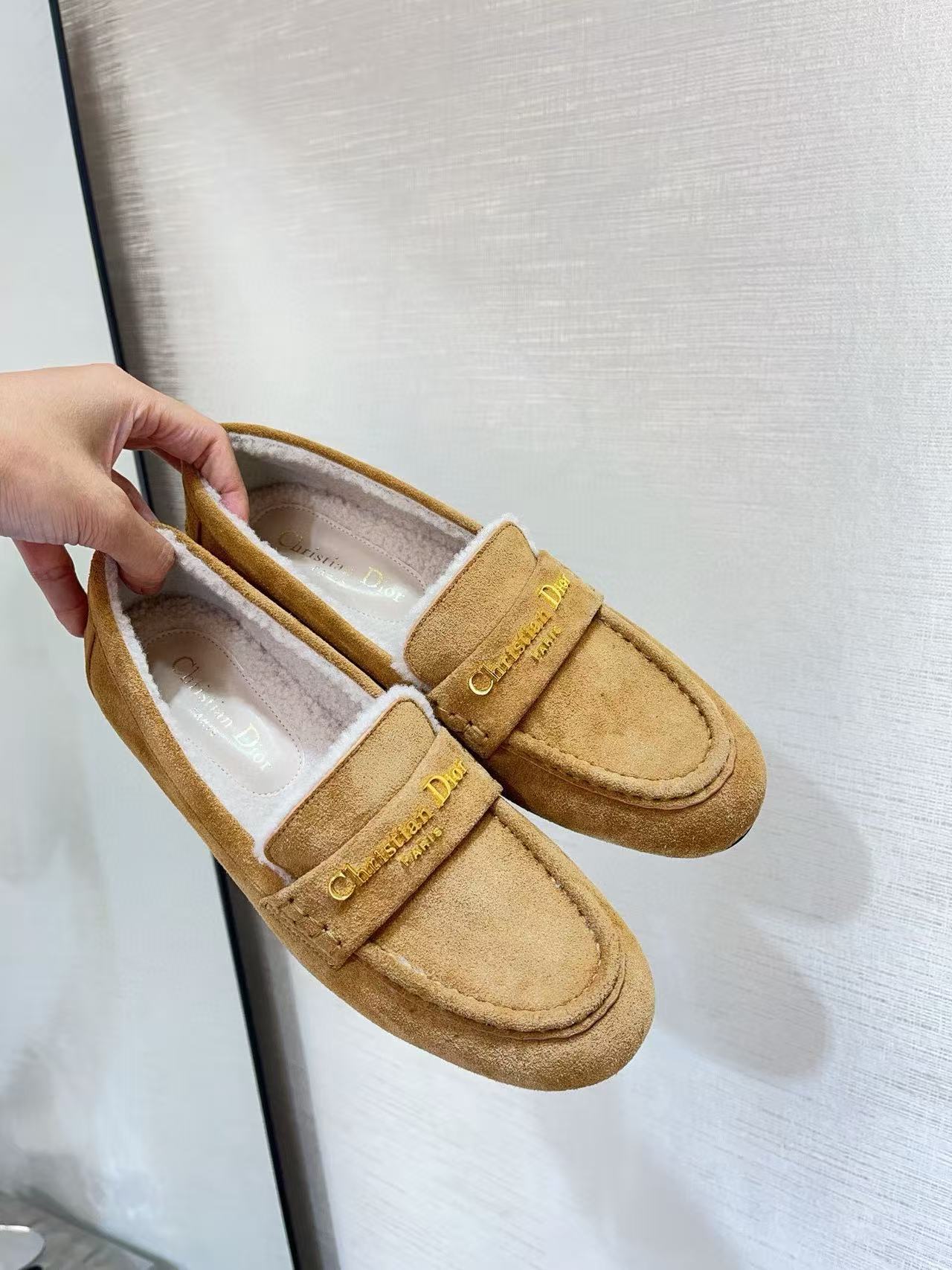 DI0Rの高品質スエードローファー【50％割引+送料無料】