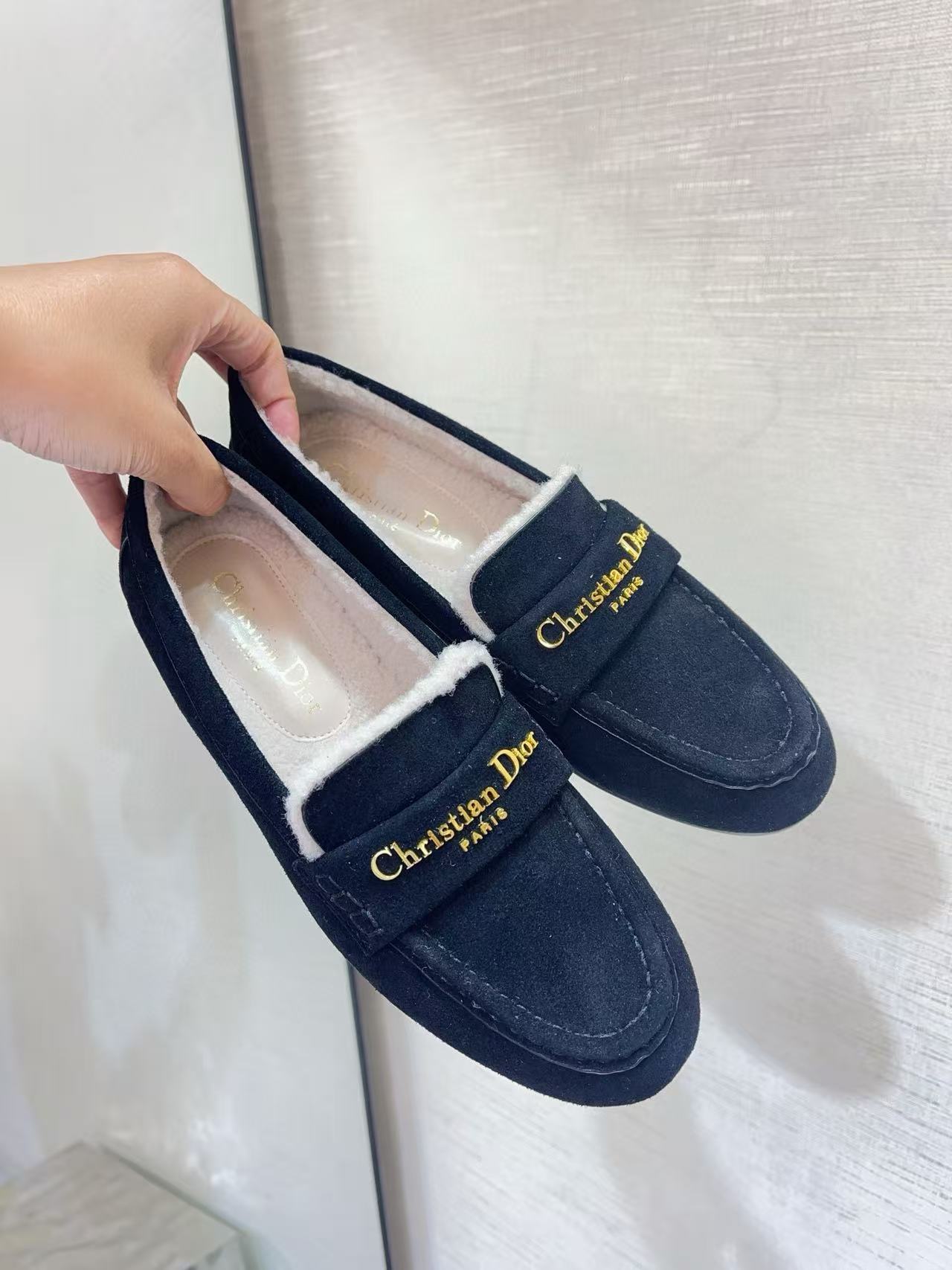 DI0Rの高品質スエードローファー【50％割引+送料無料】