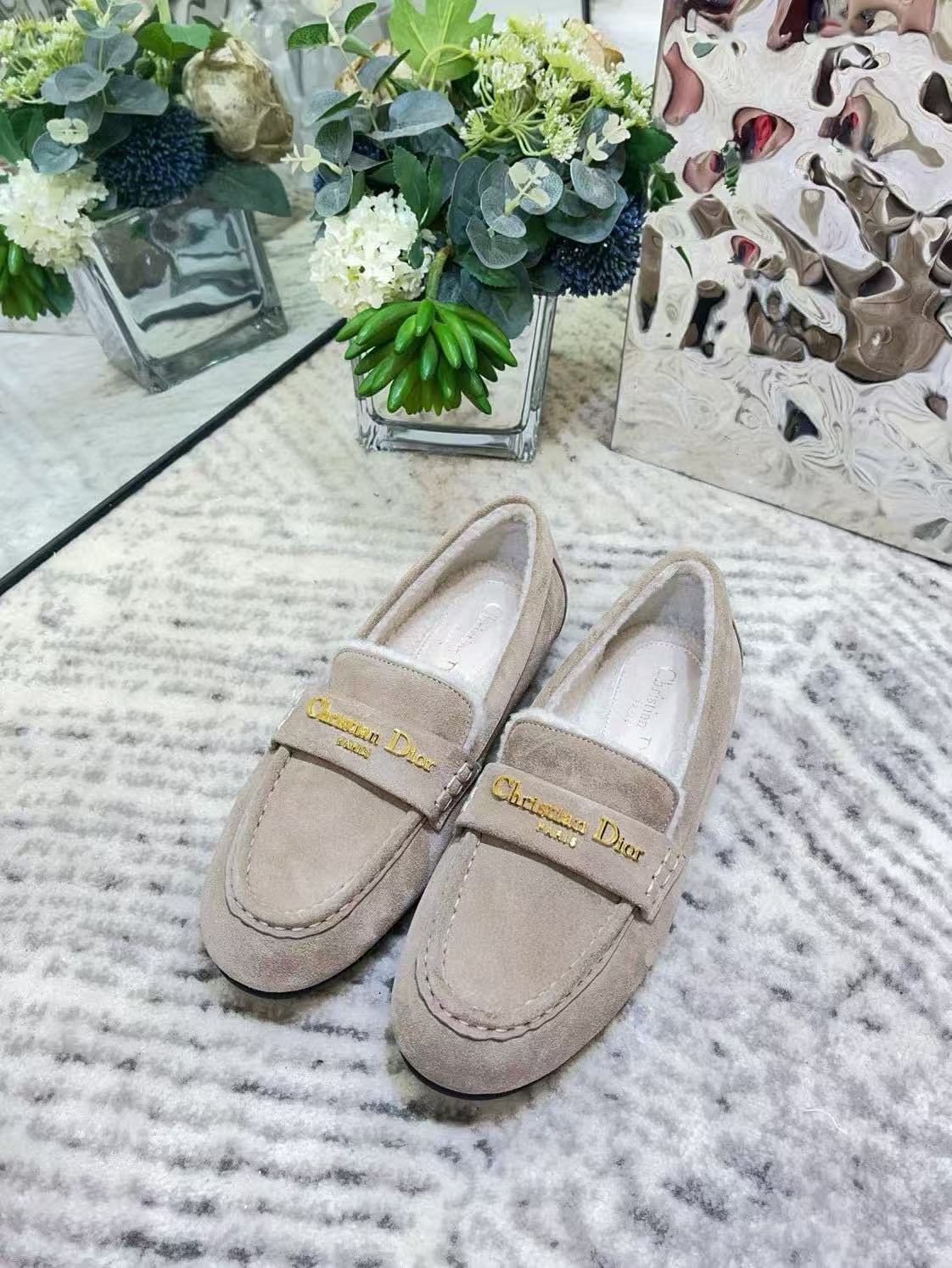 DI0Rの高品質スエードローファー【50％割引+送料無料】