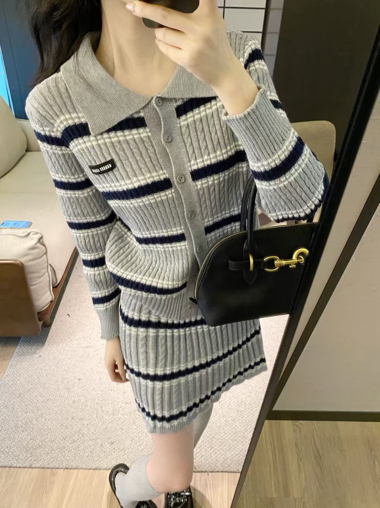 M1UM1U ストライプラペルウールカーディガン+スカート2点セット【50％割引+送料無料】