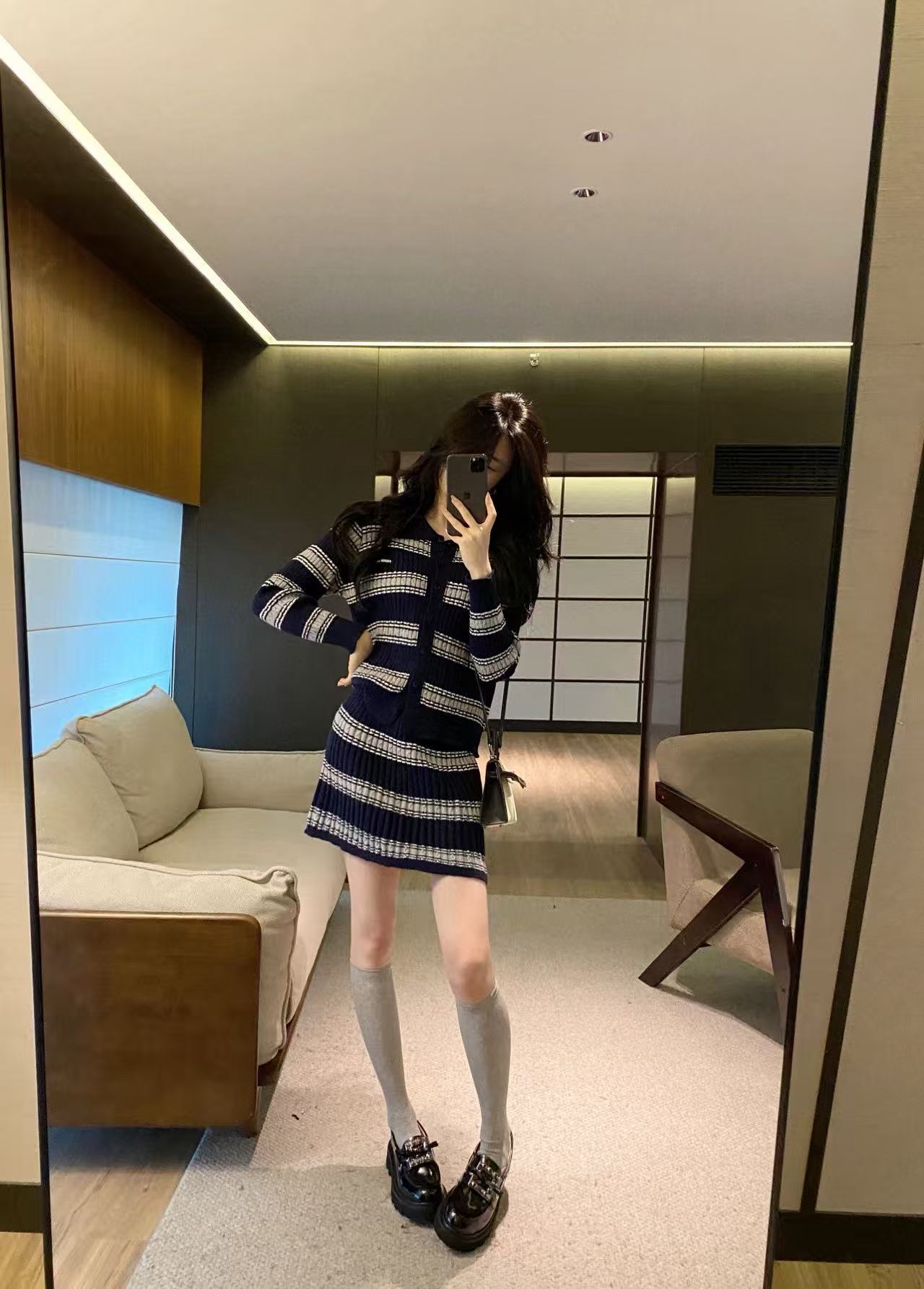 M1UM1U ストライプラペルウールカーディガン+スカート2点セット【50％割引+送料無料】