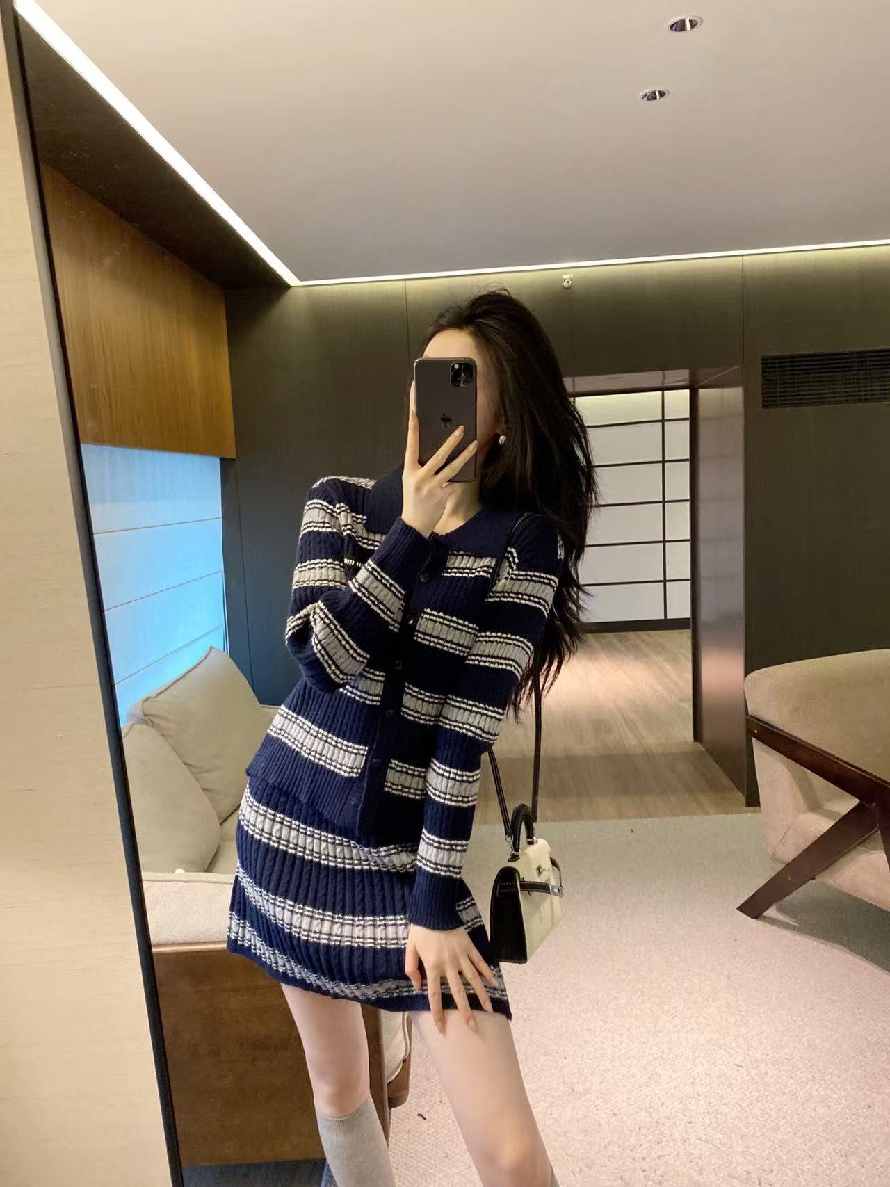 M1UM1U ストライプラペルウールカーディガン+スカート2点セット【50％割引+送料無料】