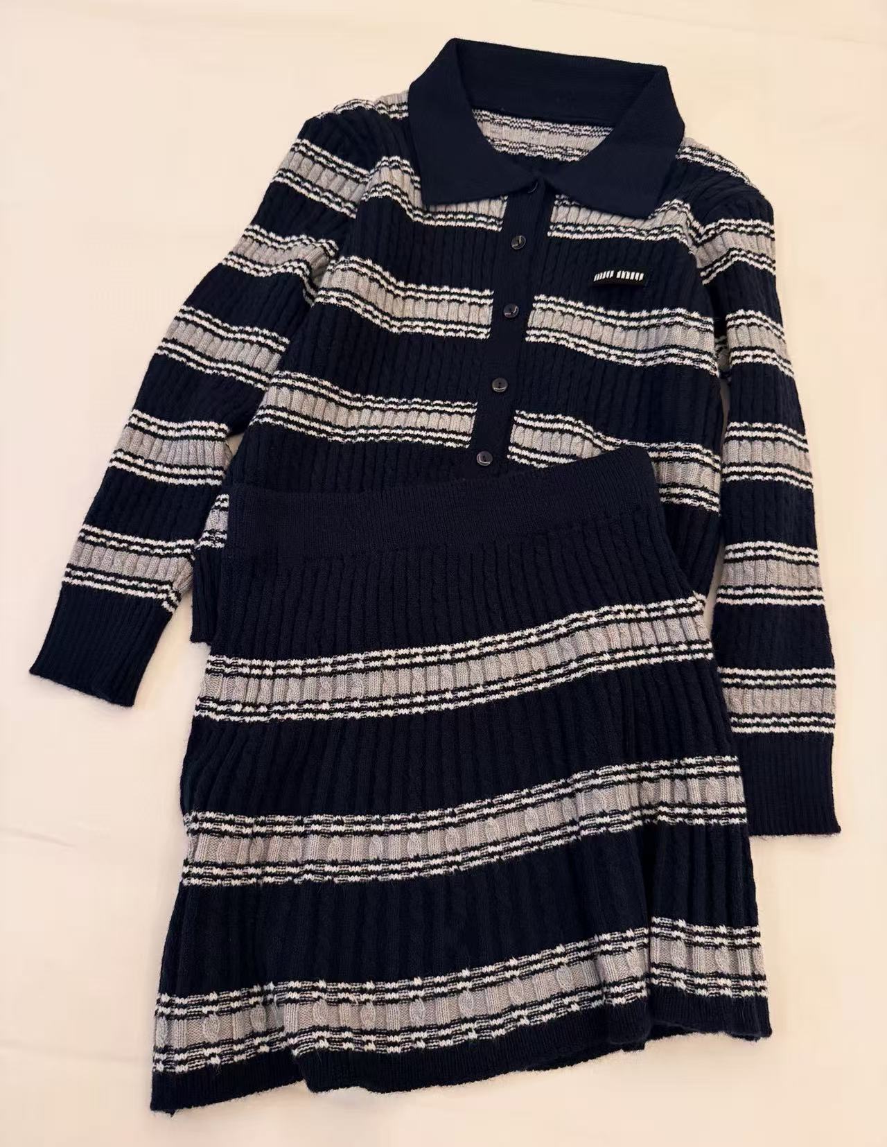 M1UM1U ストライプラペルウールカーディガン+スカート2点セット【50％割引+送料無料】