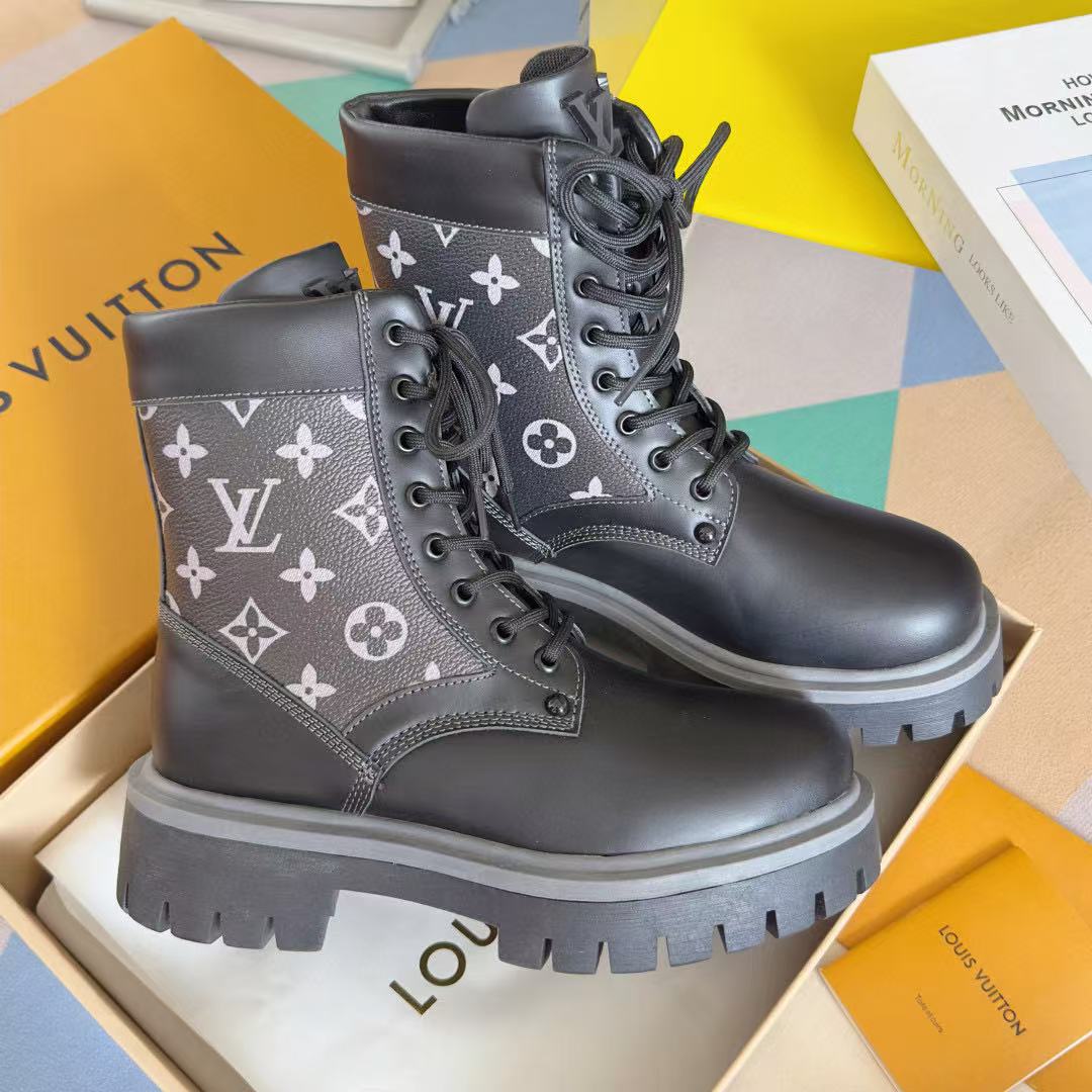 LVの高品質プリントレースアップマーティンブーツ【50％割引+送料無料】