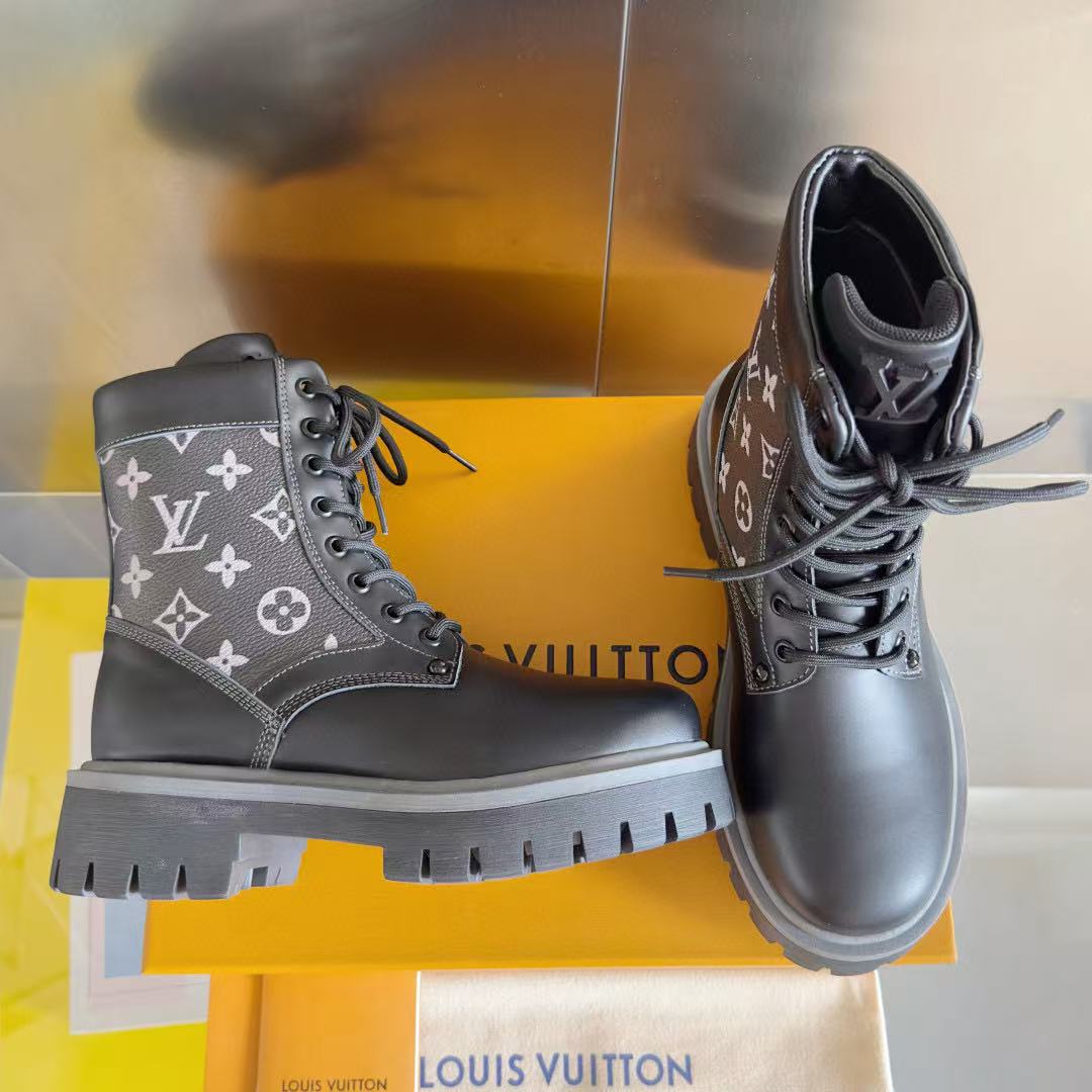 LVの高品質プリントレースアップマーティンブーツ【50％割引+送料無料】